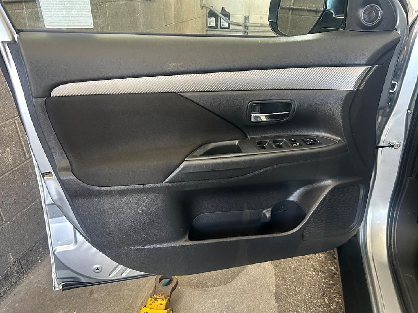 2018 Silver Mitsubishi Outlander (JA4AD2A38JJ) with an 4-Cyl 2.4 Liter engine, Automatic CVT transmission, located at 412 Auto Vista Drive, Palmdale, 93551, (661) 945-0620, 34.592636, -118.136681- Photo#15