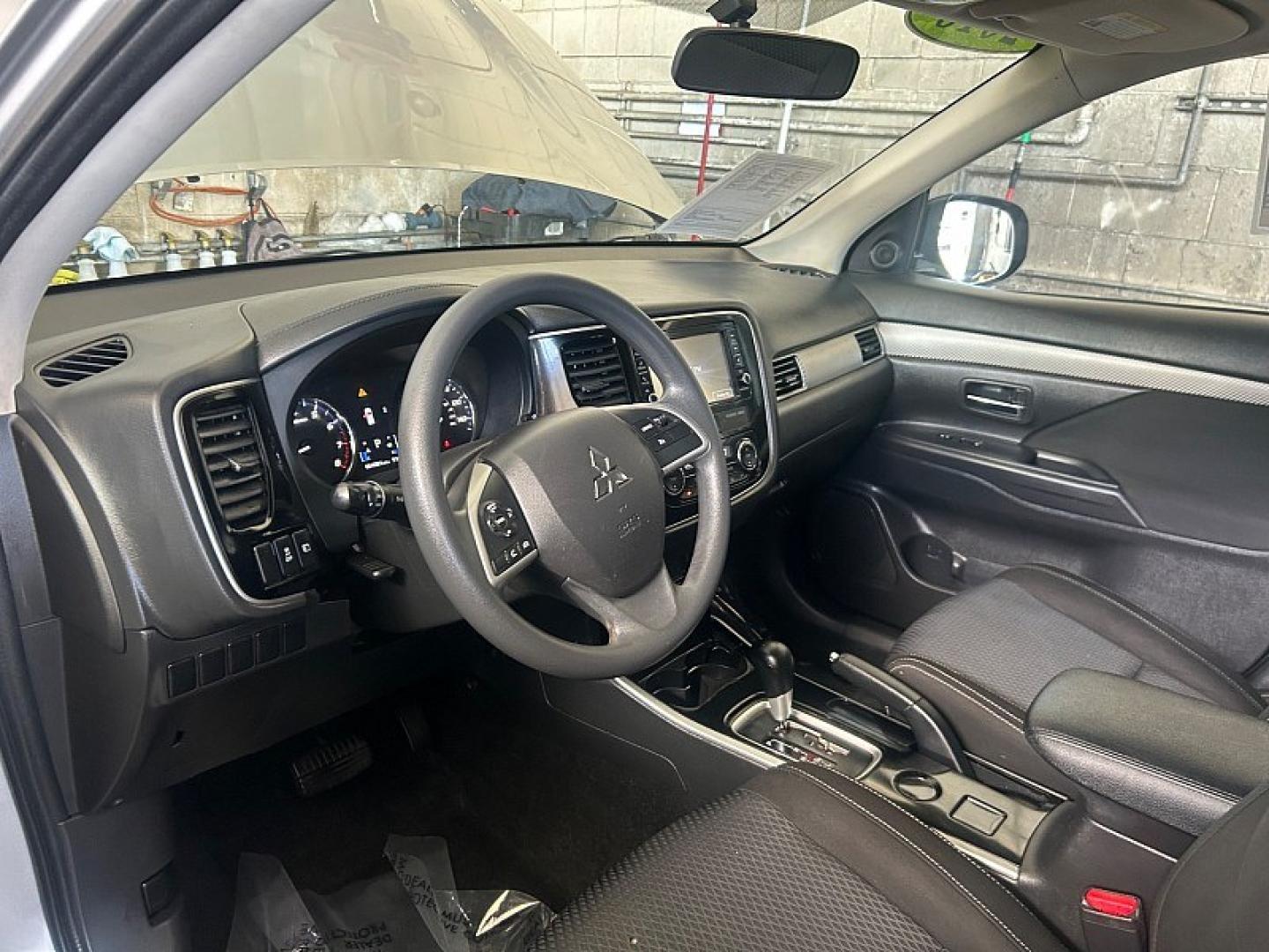 2018 Silver Mitsubishi Outlander (JA4AD2A38JJ) with an 4-Cyl 2.4 Liter engine, Automatic CVT transmission, located at 412 Auto Vista Drive, Palmdale, 93551, (661) 945-0620, 34.592636, -118.136681- Photo#16