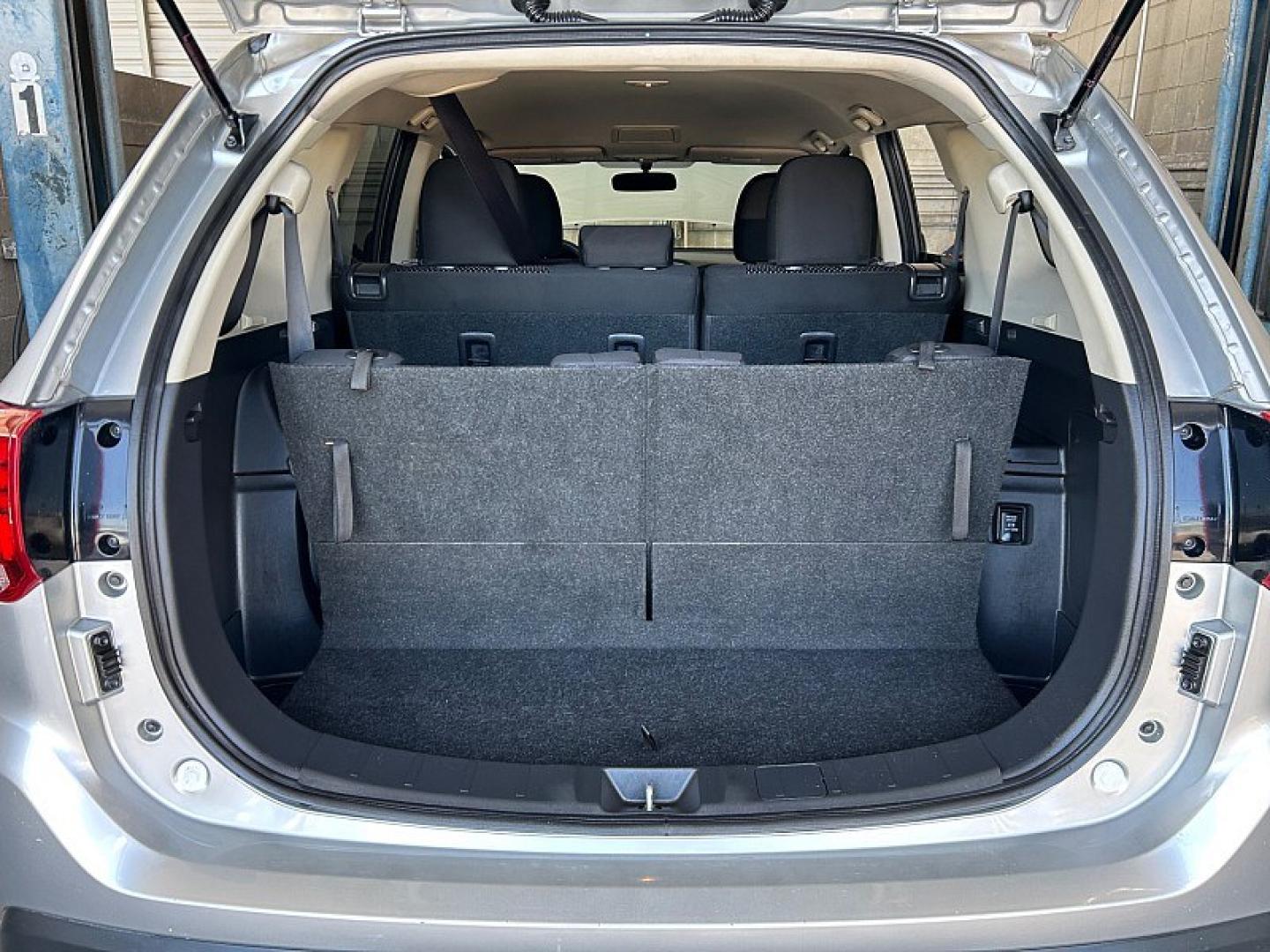 2018 Silver Mitsubishi Outlander (JA4AD2A38JJ) with an 4-Cyl 2.4 Liter engine, Automatic CVT transmission, located at 412 Auto Vista Drive, Palmdale, 93551, (661) 945-0620, 34.592636, -118.136681- Photo#23