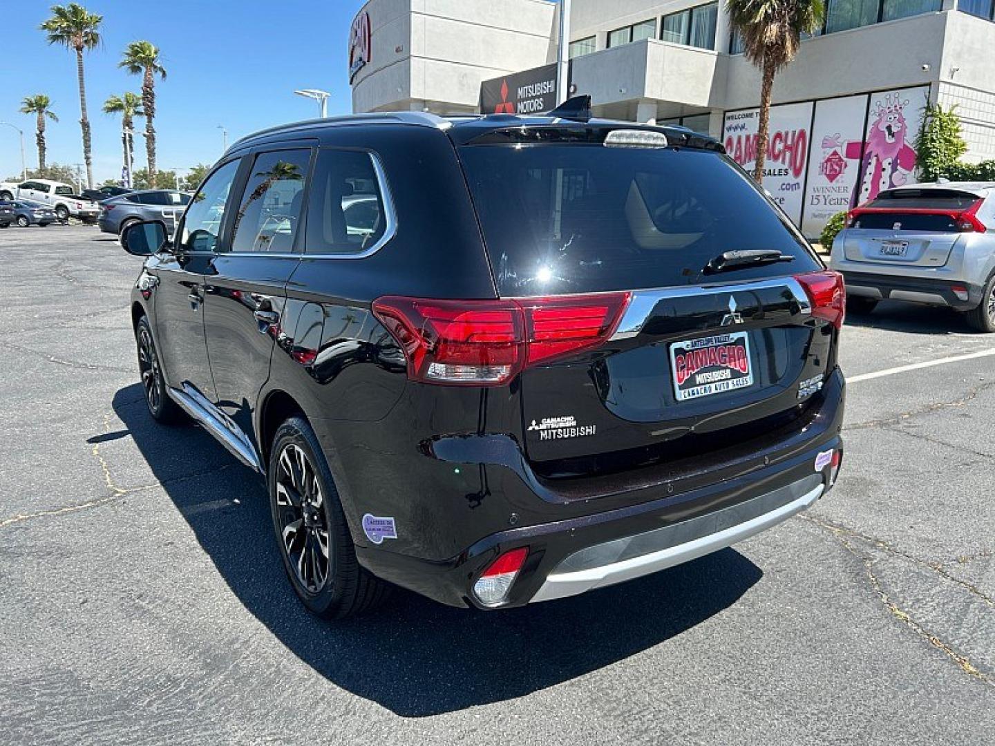 2018 RUBY BLACK Mitsubishi Outlander Plug-In Hybrid (JA4J24A58JZ) with an 4-Cyl Hybrid 2.0 Liter engine, Single-Speed Fixed Gear transmission, located at 412 Auto Vista Drive, Palmdale, 93551, (661) 945-0620, 34.592636, -118.136681- Photo#4