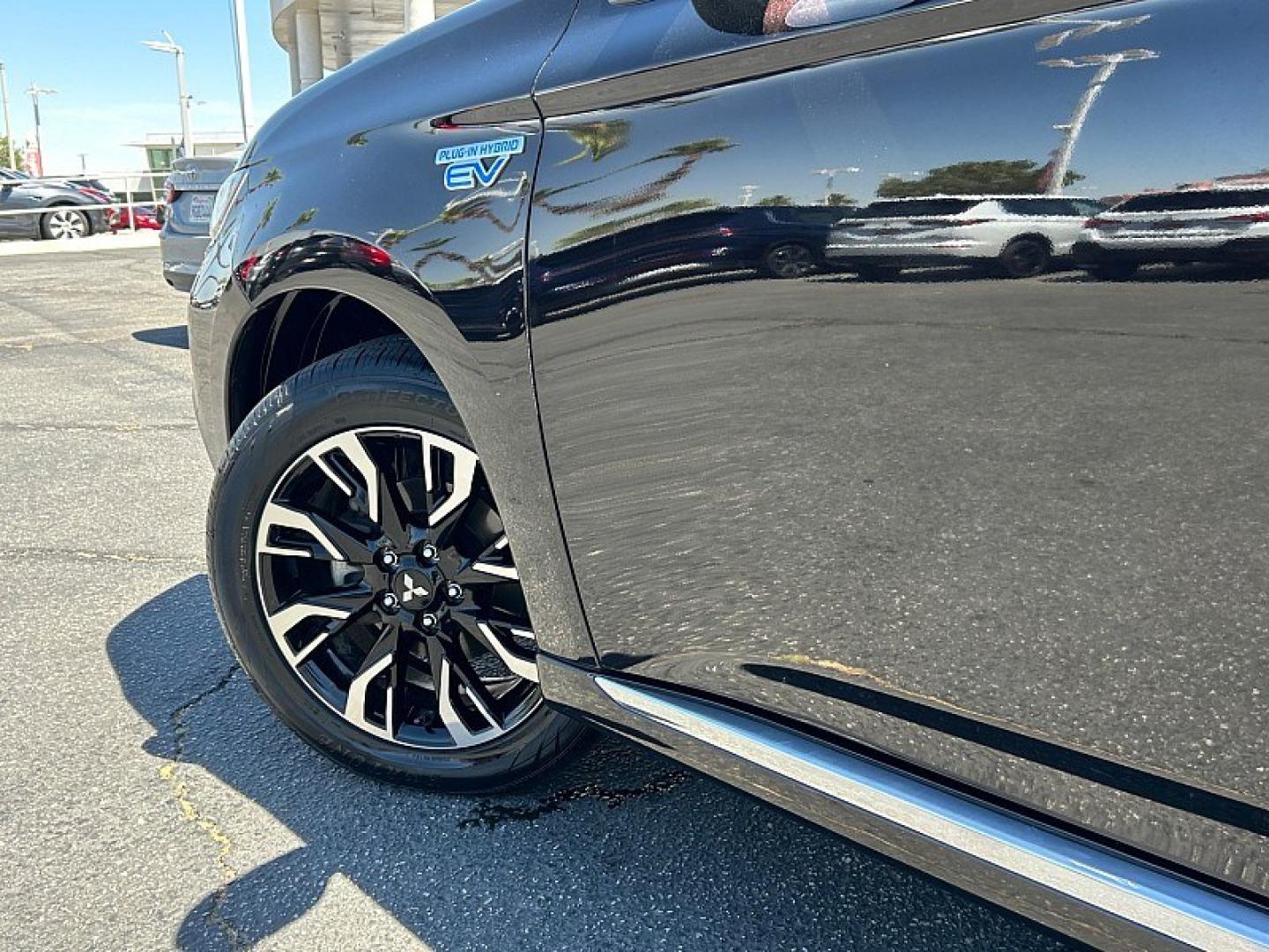 2018 RUBY BLACK Mitsubishi Outlander Plug-In Hybrid (JA4J24A58JZ) with an 4-Cyl Hybrid 2.0 Liter engine, Single-Speed Fixed Gear transmission, located at 412 Auto Vista Drive, Palmdale, 93551, (661) 945-0620, 34.592636, -118.136681- Photo#7