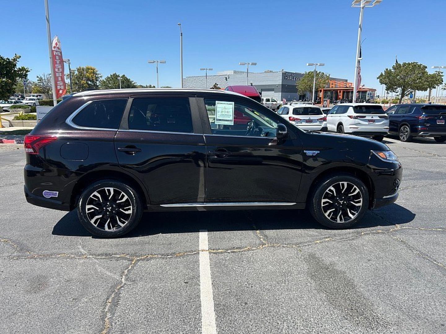 2018 RUBY BLACK Mitsubishi Outlander Plug-In Hybrid (JA4J24A58JZ) with an 4-Cyl Hybrid 2.0 Liter engine, Single-Speed Fixed Gear transmission, located at 412 Auto Vista Drive, Palmdale, 93551, (661) 945-0620, 34.592636, -118.136681- Photo#10