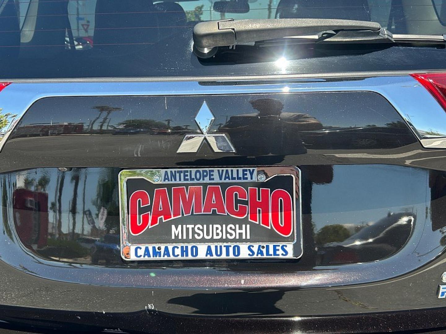 2018 RUBY BLACK Mitsubishi Outlander Plug-In Hybrid (JA4J24A58JZ) with an 4-Cyl Hybrid 2.0 Liter engine, Single-Speed Fixed Gear transmission, located at 412 Auto Vista Drive, Palmdale, 93551, (661) 945-0620, 34.592636, -118.136681- Photo#11