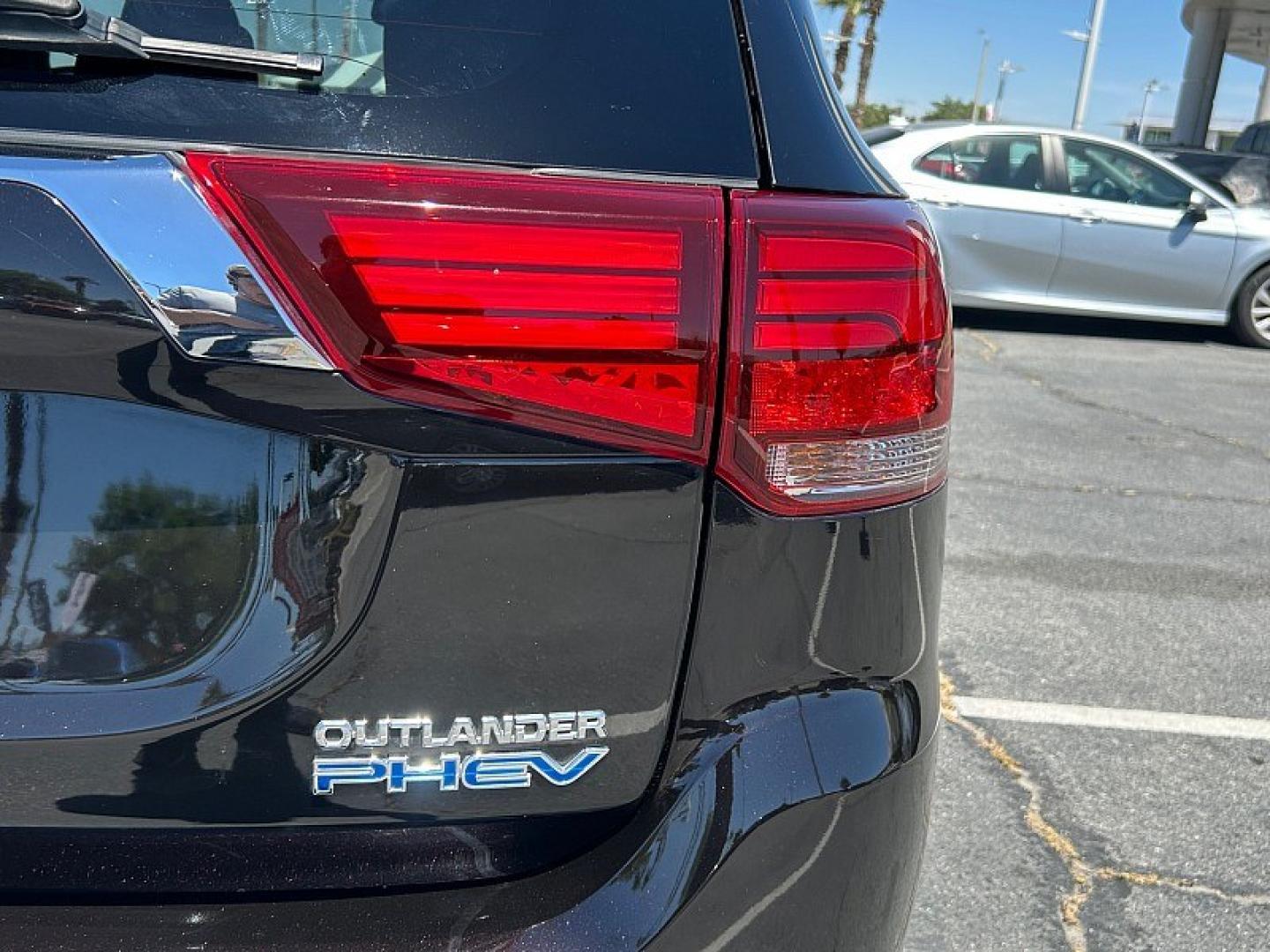 2018 RUBY BLACK Mitsubishi Outlander Plug-In Hybrid (JA4J24A58JZ) with an 4-Cyl Hybrid 2.0 Liter engine, Single-Speed Fixed Gear transmission, located at 412 Auto Vista Drive, Palmdale, 93551, (661) 945-0620, 34.592636, -118.136681- Photo#12