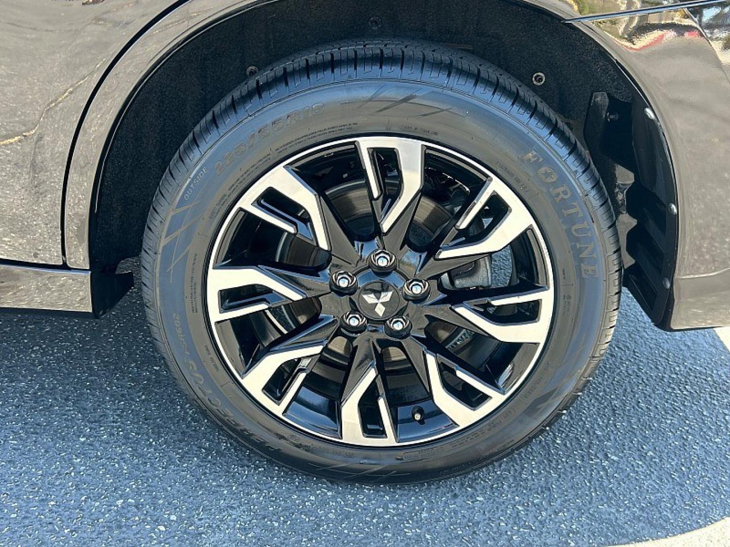 2018 RUBY BLACK Mitsubishi Outlander Plug-In Hybrid (JA4J24A58JZ) with an 4-Cyl Hybrid 2.0 Liter engine, Single-Speed Fixed Gear transmission, located at 412 Auto Vista Drive, Palmdale, 93551, (661) 945-0620, 34.592636, -118.136681- Photo#13