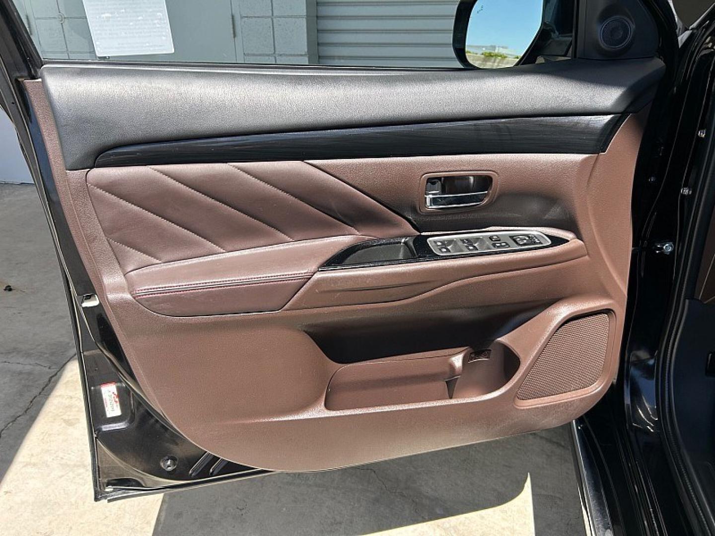 2018 RUBY BLACK Mitsubishi Outlander Plug-In Hybrid (JA4J24A58JZ) with an 4-Cyl Hybrid 2.0 Liter engine, Single-Speed Fixed Gear transmission, located at 412 Auto Vista Drive, Palmdale, 93551, (661) 945-0620, 34.592636, -118.136681- Photo#17