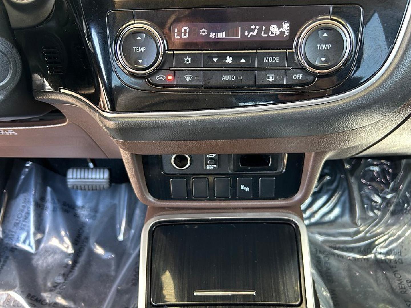 2018 RUBY BLACK Mitsubishi Outlander Plug-In Hybrid (JA4J24A58JZ) with an 4-Cyl Hybrid 2.0 Liter engine, Single-Speed Fixed Gear transmission, located at 412 Auto Vista Drive, Palmdale, 93551, (661) 945-0620, 34.592636, -118.136681- Photo#19