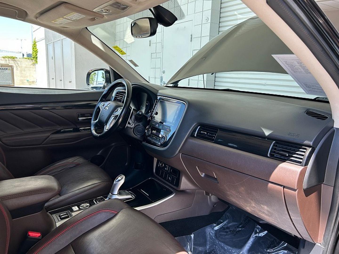 2018 RUBY BLACK Mitsubishi Outlander Plug-In Hybrid (JA4J24A58JZ) with an 4-Cyl Hybrid 2.0 Liter engine, Single-Speed Fixed Gear transmission, located at 412 Auto Vista Drive, Palmdale, 93551, (661) 945-0620, 34.592636, -118.136681- Photo#23