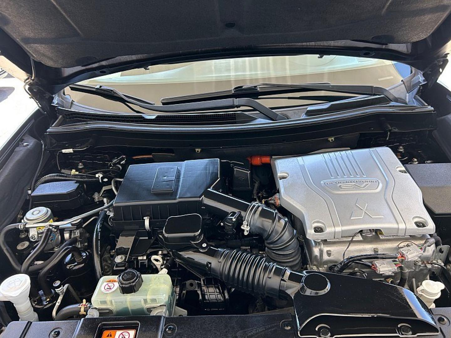 2018 RUBY BLACK Mitsubishi Outlander Plug-In Hybrid (JA4J24A58JZ) with an 4-Cyl Hybrid 2.0 Liter engine, Single-Speed Fixed Gear transmission, located at 412 Auto Vista Drive, Palmdale, 93551, (661) 945-0620, 34.592636, -118.136681- Photo#29