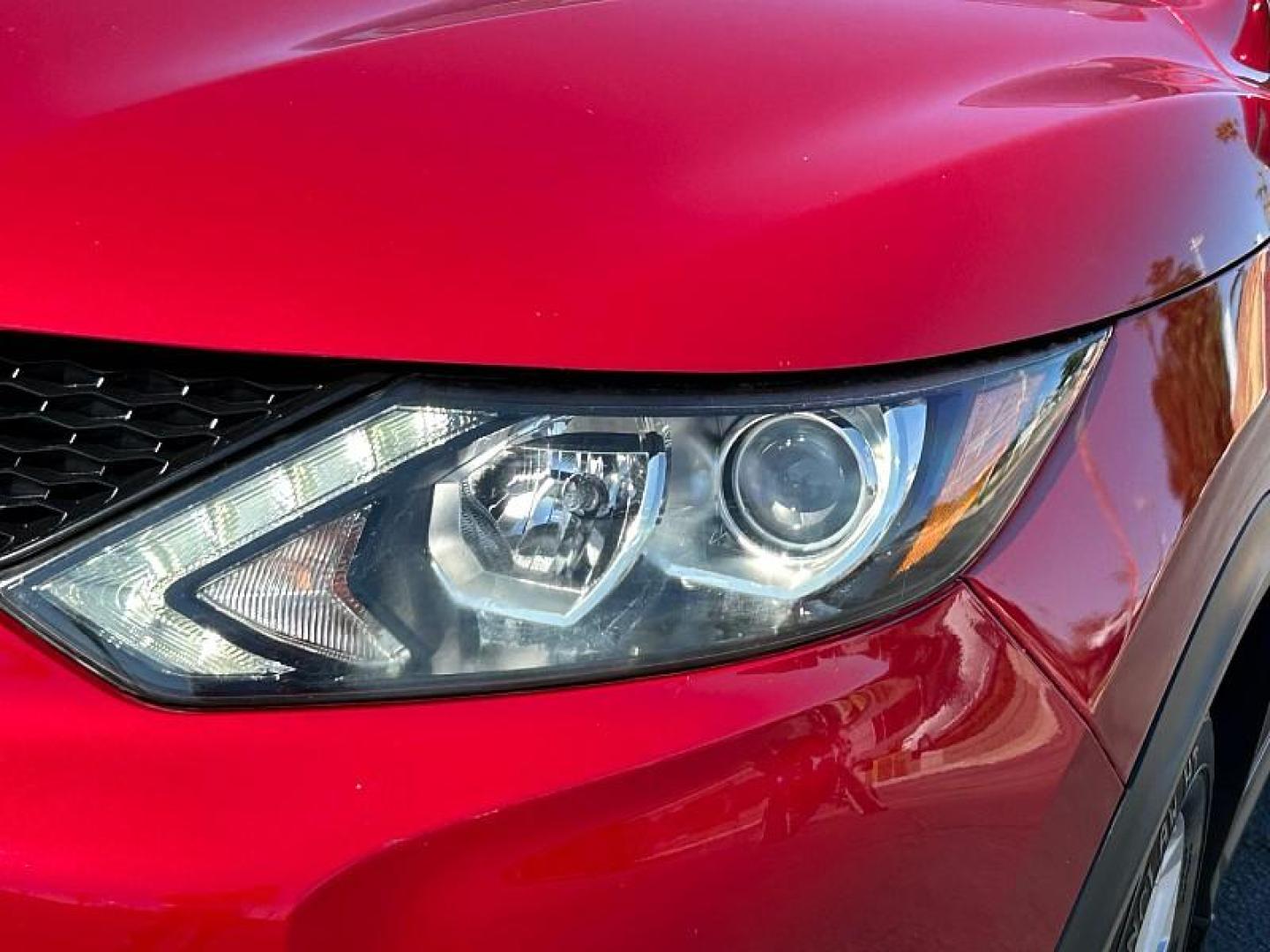 2018 RED Nissan Rogue Sport (JN1BJ1CP4JW) with an 4-Cyl 2.0 Liter engine, Auto CVT Xtronic transmission, located at 412 Auto Vista Drive, Palmdale, 93551, (661) 945-0620, 34.592636, -118.136681 - Photo#10