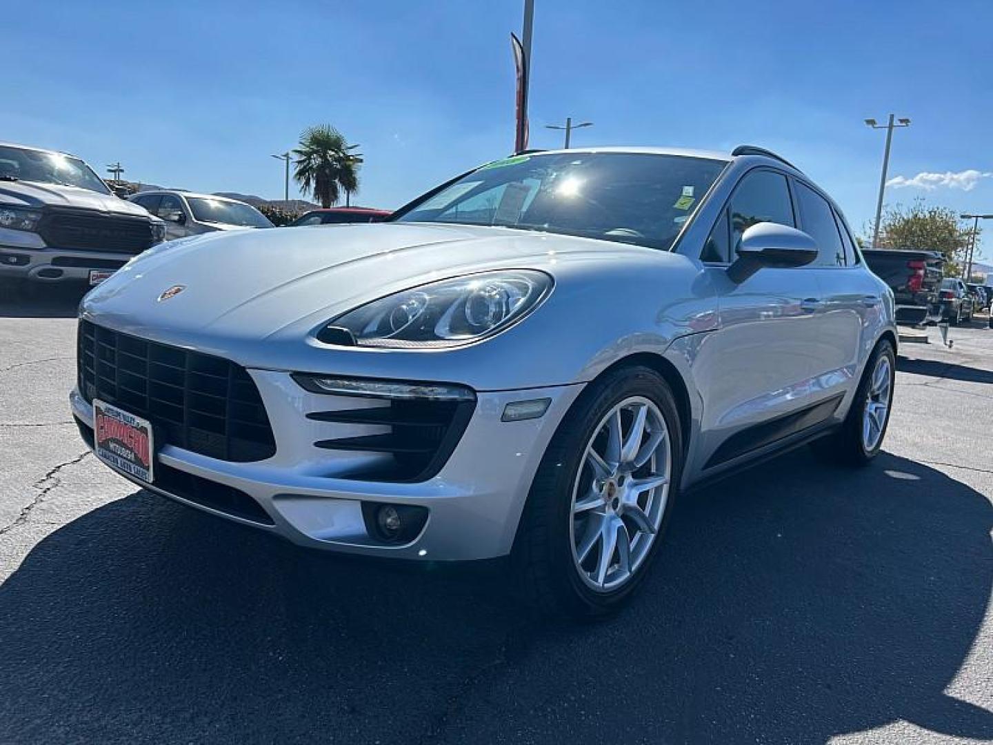 2018 SILVER Porsche Macan (WP1AB2A57JL) with an V6 Twin Turbo 3.0 Liter engine, Auto 7-Spd PDK Dbl-Cltch transmission, located at 412 Auto Vista Drive, Palmdale, 93551, (661) 945-0620, 34.592636, -118.136681 - Photo#2