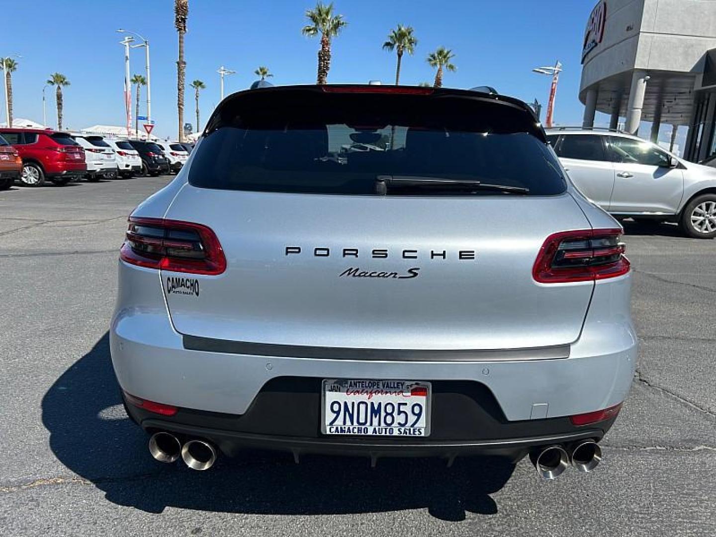 2018 SILVER Porsche Macan (WP1AB2A57JL) with an V6 Twin Turbo 3.0 Liter engine, Auto 7-Spd PDK Dbl-Cltch transmission, located at 412 Auto Vista Drive, Palmdale, 93551, (661) 945-0620, 34.592636, -118.136681 - Photo#5