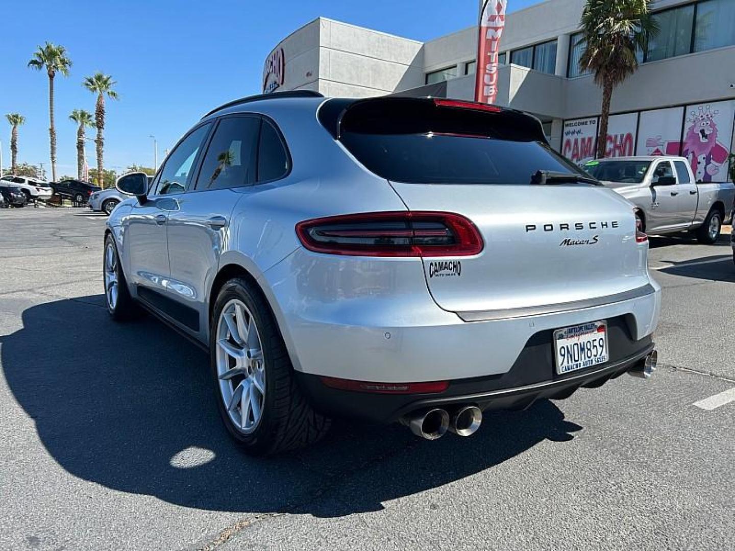 2018 SILVER Porsche Macan (WP1AB2A57JL) with an V6 Twin Turbo 3.0 Liter engine, Auto 7-Spd PDK Dbl-Cltch transmission, located at 412 Auto Vista Drive, Palmdale, 93551, (661) 945-0620, 34.592636, -118.136681 - Photo#6