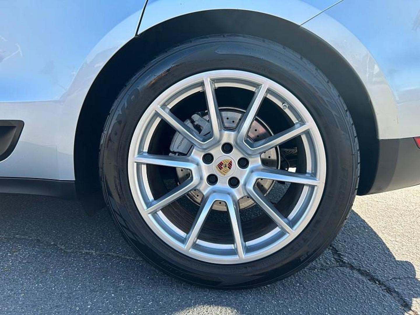 2018 SILVER Porsche Macan (WP1AB2A57JL) with an V6 Twin Turbo 3.0 Liter engine, Auto 7-Spd PDK Dbl-Cltch transmission, located at 412 Auto Vista Drive, Palmdale, 93551, (661) 945-0620, 34.592636, -118.136681 - Photo#8