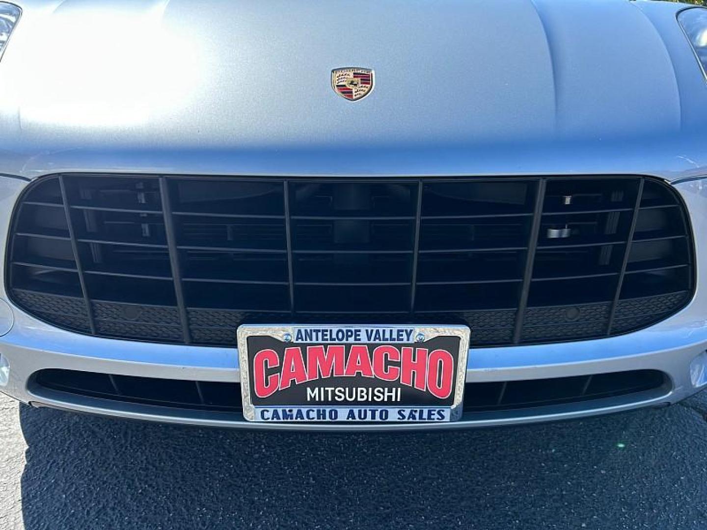 2018 SILVER Porsche Macan (WP1AB2A57JL) with an V6 Twin Turbo 3.0 Liter engine, Auto 7-Spd PDK Dbl-Cltch transmission, located at 412 Auto Vista Drive, Palmdale, 93551, (661) 945-0620, 34.592636, -118.136681 - Photo#13