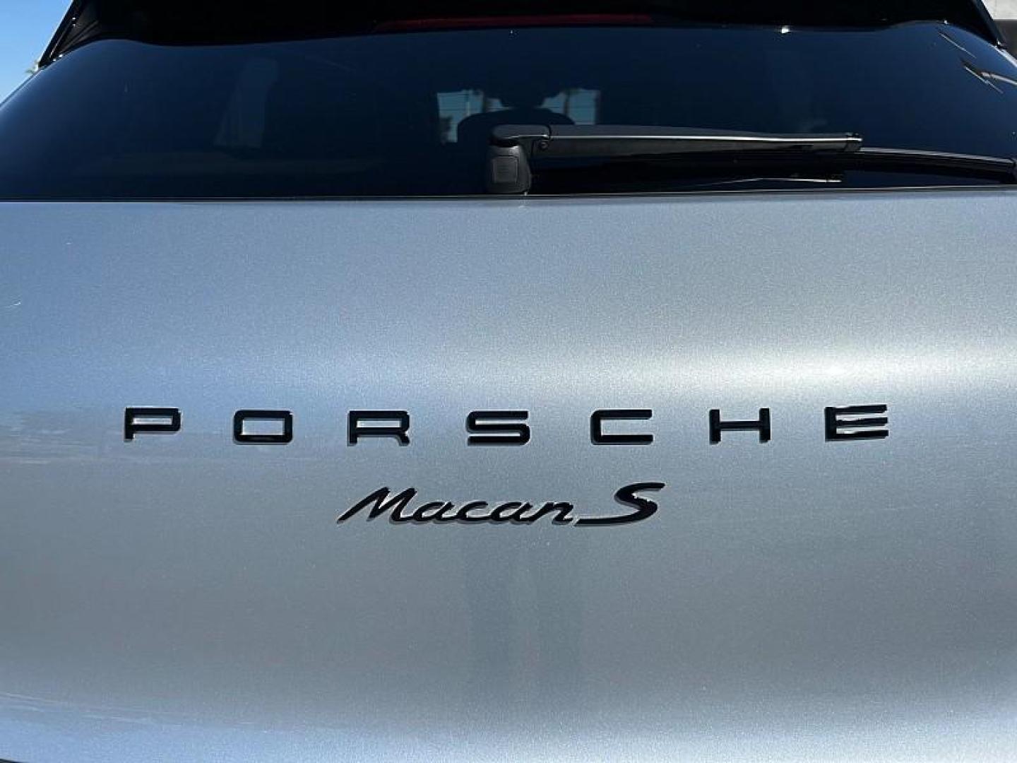 2018 SILVER Porsche Macan (WP1AB2A57JL) with an V6 Twin Turbo 3.0 Liter engine, Auto 7-Spd PDK Dbl-Cltch transmission, located at 412 Auto Vista Drive, Palmdale, 93551, (661) 945-0620, 34.592636, -118.136681 - Photo#14