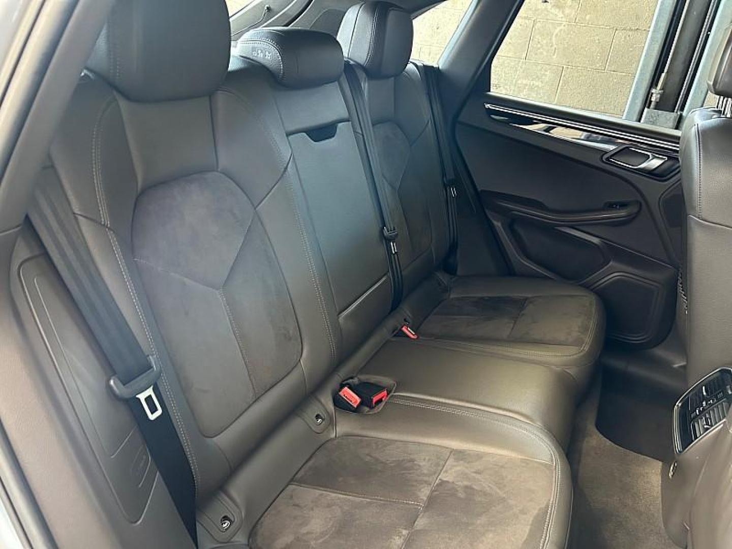 2018 SILVER Porsche Macan (WP1AB2A57JL) with an V6 Twin Turbo 3.0 Liter engine, Auto 7-Spd PDK Dbl-Cltch transmission, located at 412 Auto Vista Drive, Palmdale, 93551, (661) 945-0620, 34.592636, -118.136681 - Photo#24