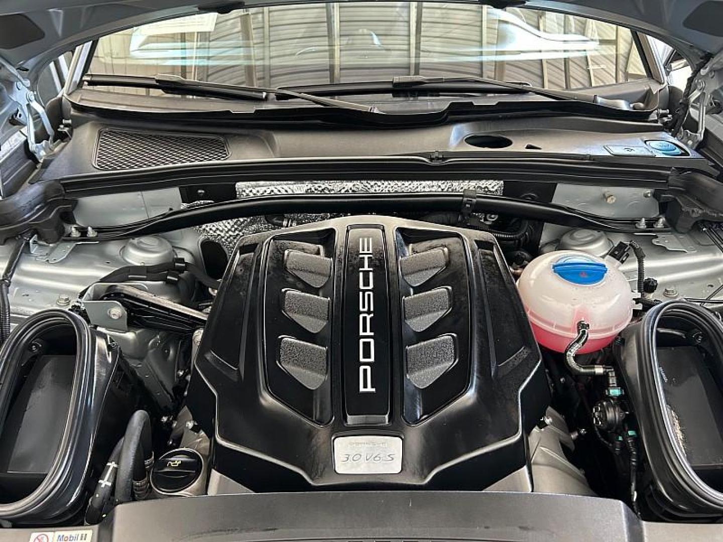 2018 SILVER Porsche Macan (WP1AB2A57JL) with an V6 Twin Turbo 3.0 Liter engine, Auto 7-Spd PDK Dbl-Cltch transmission, located at 412 Auto Vista Drive, Palmdale, 93551, (661) 945-0620, 34.592636, -118.136681 - Photo#30