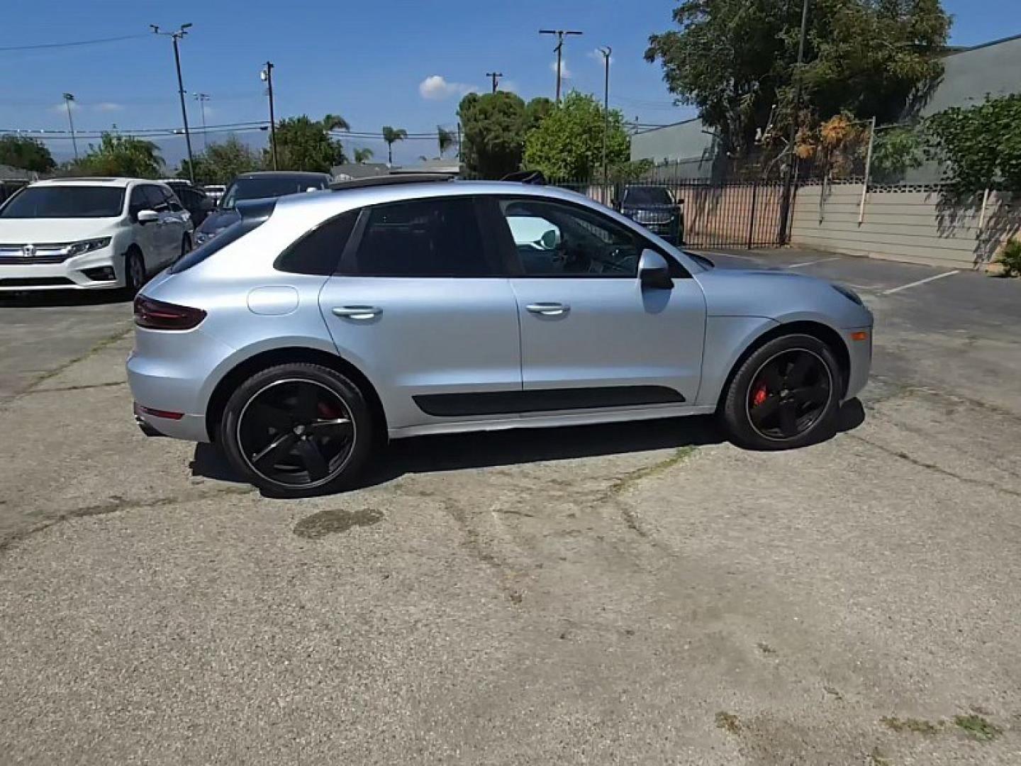 2018 SILVER Porsche Macan (WP1AG2A59JL) with an V6 Twin Turbo 3.0 Liter engine, Auto 7-Spd PDK Dbl-Cltch transmission, located at 412 Auto Vista Drive, Palmdale, 93551, (661) 945-0620, 34.592636, -118.136681 - Photo#1