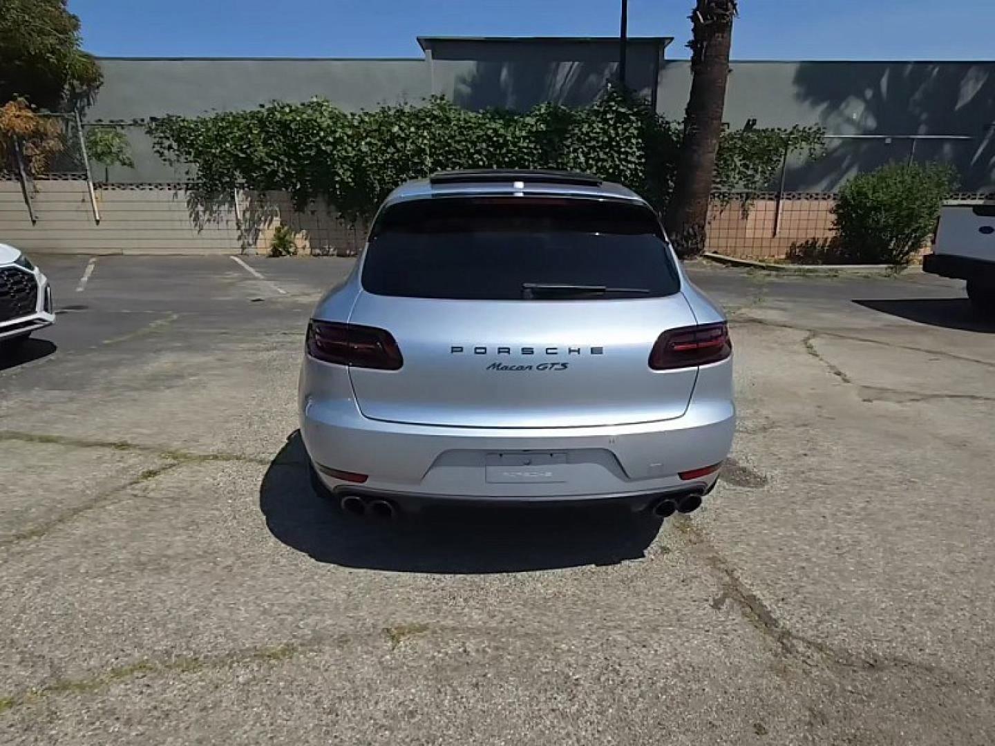 2018 SILVER Porsche Macan (WP1AG2A59JL) with an V6 Twin Turbo 3.0 Liter engine, Auto 7-Spd PDK Dbl-Cltch transmission, located at 412 Auto Vista Drive, Palmdale, 93551, (661) 945-0620, 34.592636, -118.136681 - Photo#2