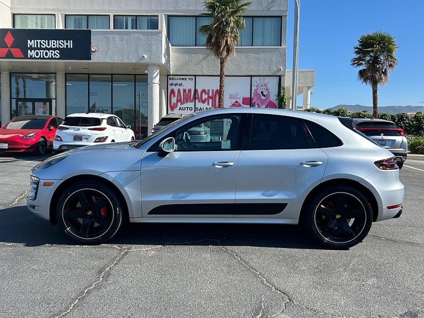 2018 SILVER Porsche Macan (WP1AG2A59JL) with an V6 Twin Turbo 3.0 Liter engine, Auto 7-Spd PDK Dbl-Cltch transmission, located at 412 Auto Vista Drive, Palmdale, 93551, (661) 945-0620, 34.592636, -118.136681- Photo#2