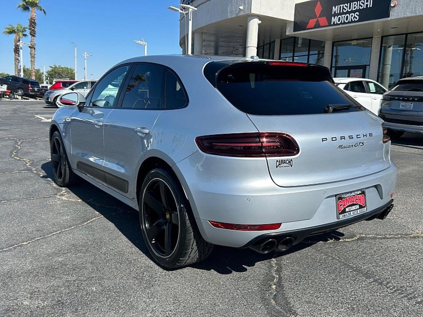2018 SILVER Porsche Macan (WP1AG2A59JL) with an V6 Twin Turbo 3.0 Liter engine, Auto 7-Spd PDK Dbl-Cltch transmission, located at 412 Auto Vista Drive, Palmdale, 93551, (661) 945-0620, 34.592636, -118.136681- Photo#4