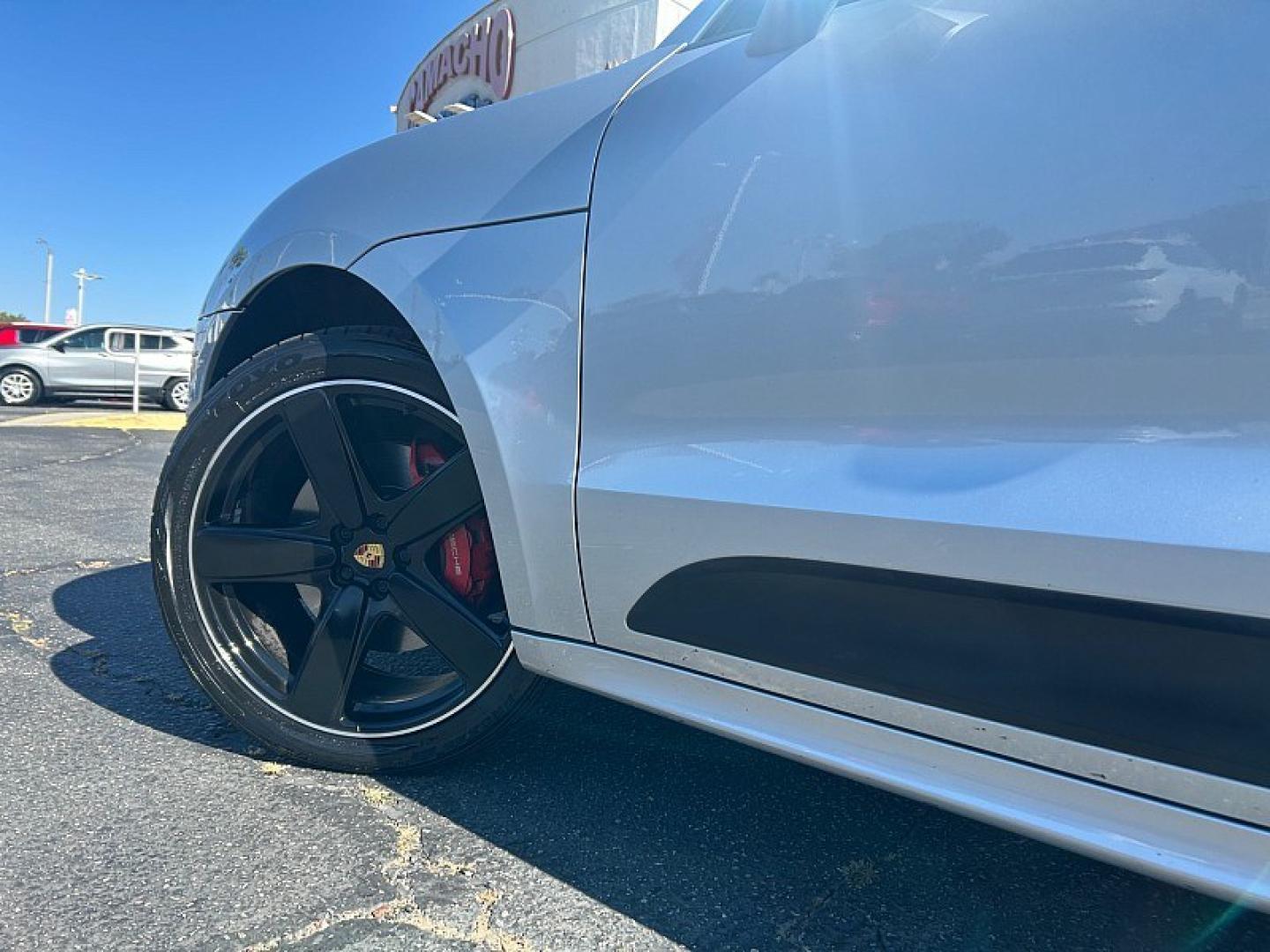2018 SILVER Porsche Macan (WP1AG2A59JL) with an V6 Twin Turbo 3.0 Liter engine, Auto 7-Spd PDK Dbl-Cltch transmission, located at 412 Auto Vista Drive, Palmdale, 93551, (661) 945-0620, 34.592636, -118.136681- Photo#11