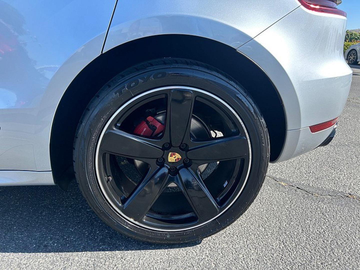 2018 SILVER Porsche Macan (WP1AG2A59JL) with an V6 Twin Turbo 3.0 Liter engine, Auto 7-Spd PDK Dbl-Cltch transmission, located at 412 Auto Vista Drive, Palmdale, 93551, (661) 945-0620, 34.592636, -118.136681- Photo#14