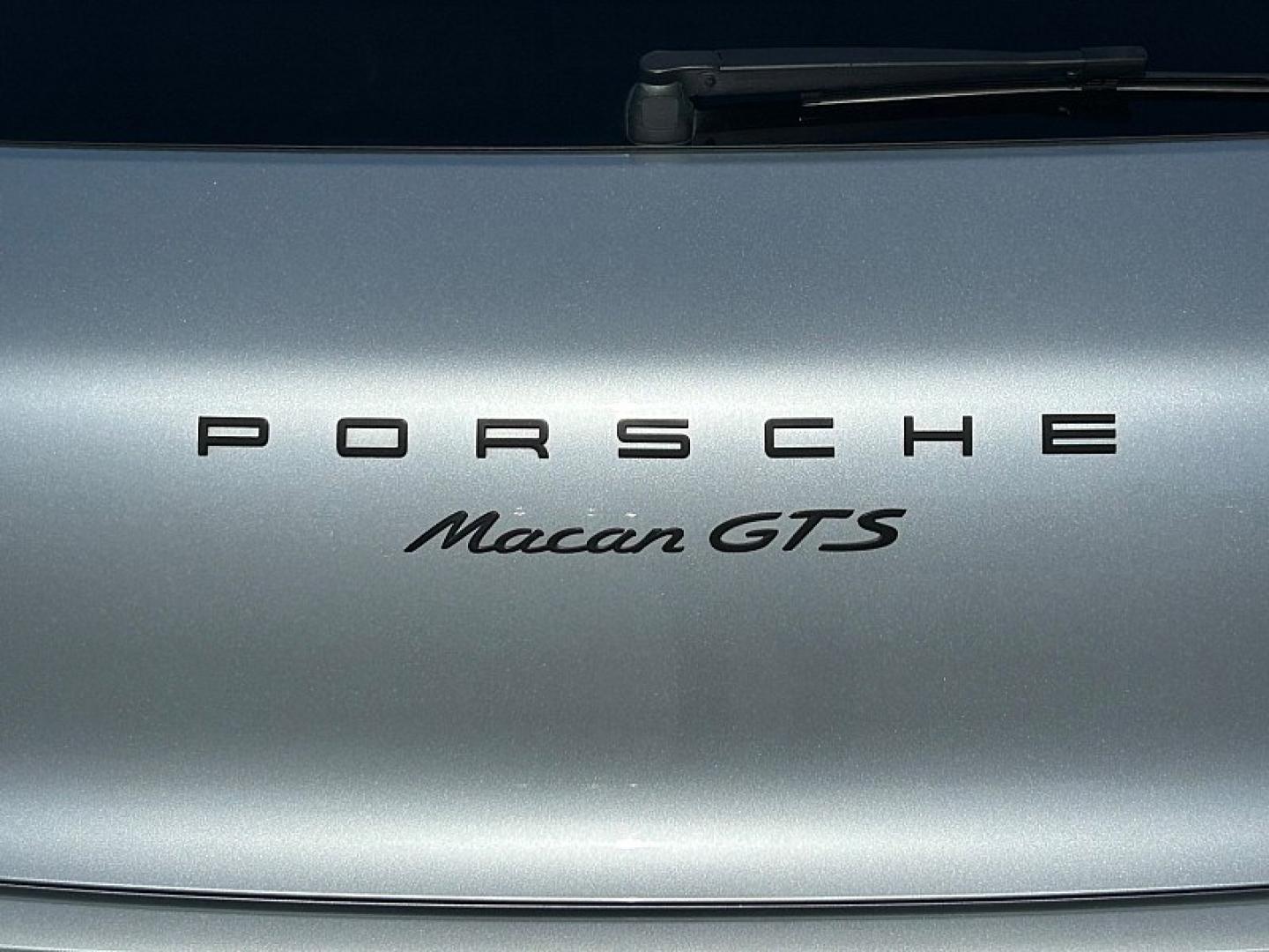 2018 SILVER Porsche Macan (WP1AG2A59JL) with an V6 Twin Turbo 3.0 Liter engine, Auto 7-Spd PDK Dbl-Cltch transmission, located at 412 Auto Vista Drive, Palmdale, 93551, (661) 945-0620, 34.592636, -118.136681- Photo#16