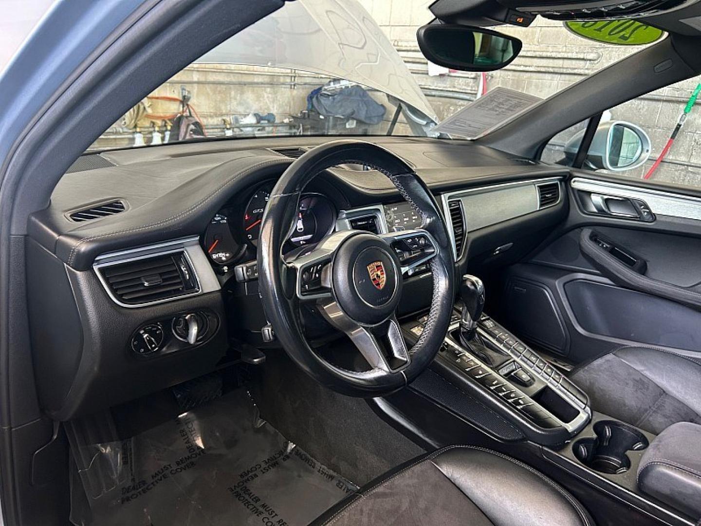 2018 SILVER Porsche Macan (WP1AG2A59JL) with an V6 Twin Turbo 3.0 Liter engine, Auto 7-Spd PDK Dbl-Cltch transmission, located at 412 Auto Vista Drive, Palmdale, 93551, (661) 945-0620, 34.592636, -118.136681- Photo#18