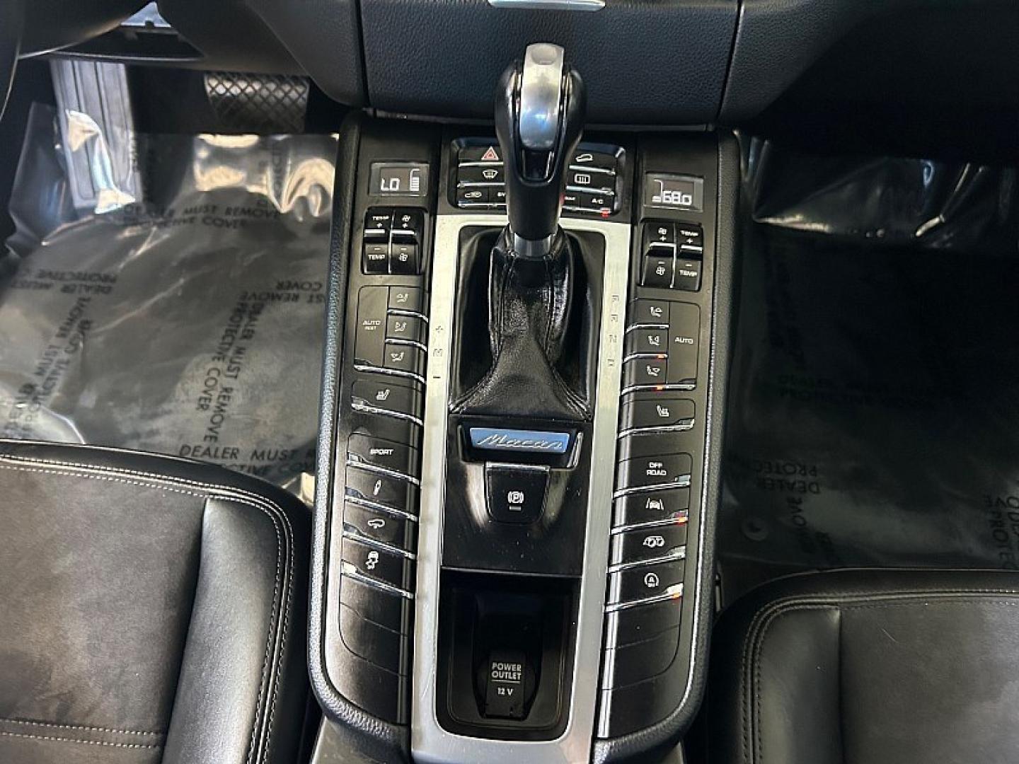 2018 SILVER Porsche Macan (WP1AG2A59JL) with an V6 Twin Turbo 3.0 Liter engine, Auto 7-Spd PDK Dbl-Cltch transmission, located at 412 Auto Vista Drive, Palmdale, 93551, (661) 945-0620, 34.592636, -118.136681- Photo#25