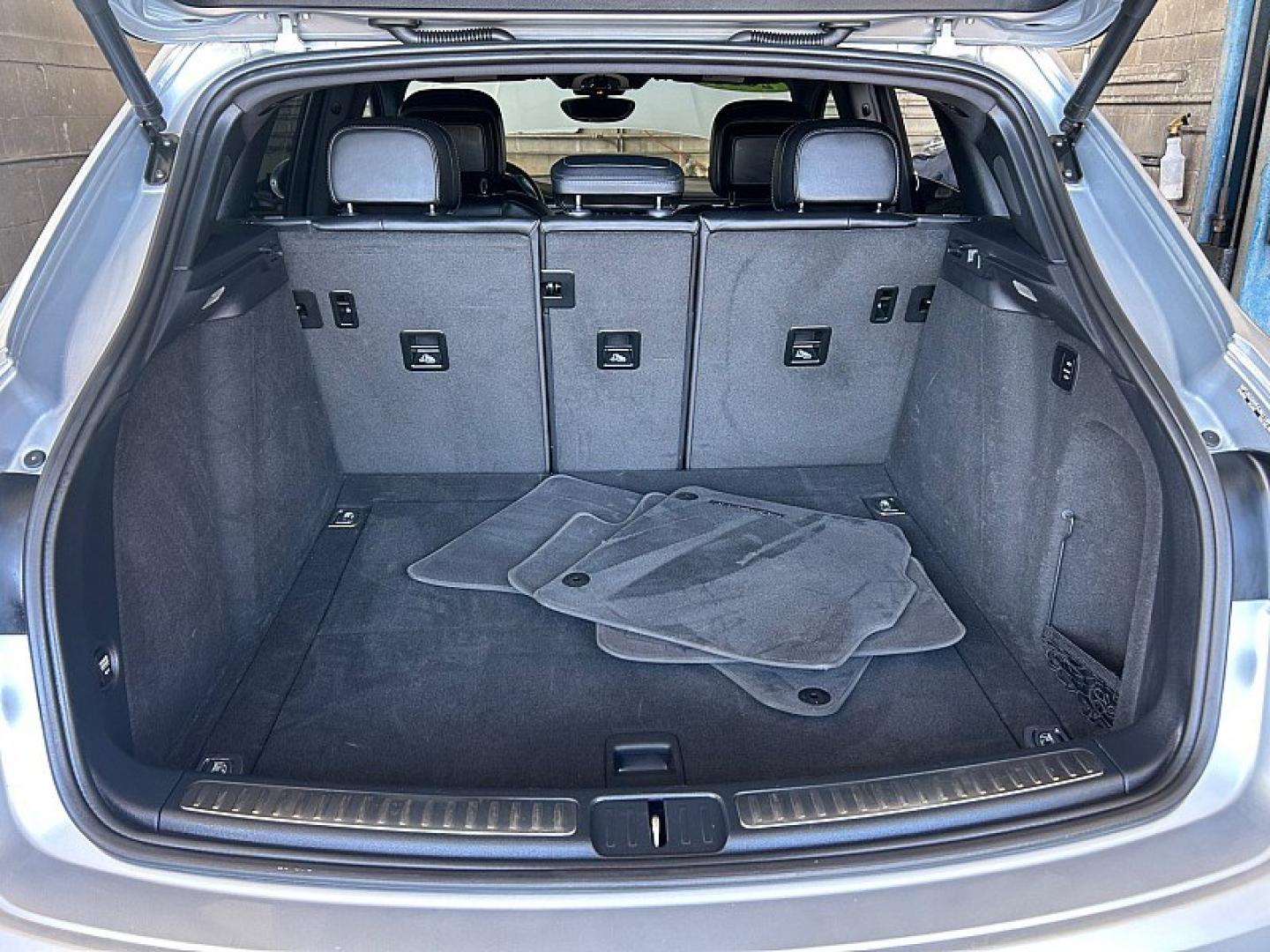 2018 SILVER Porsche Macan (WP1AG2A59JL) with an V6 Twin Turbo 3.0 Liter engine, Auto 7-Spd PDK Dbl-Cltch transmission, located at 412 Auto Vista Drive, Palmdale, 93551, (661) 945-0620, 34.592636, -118.136681- Photo#27