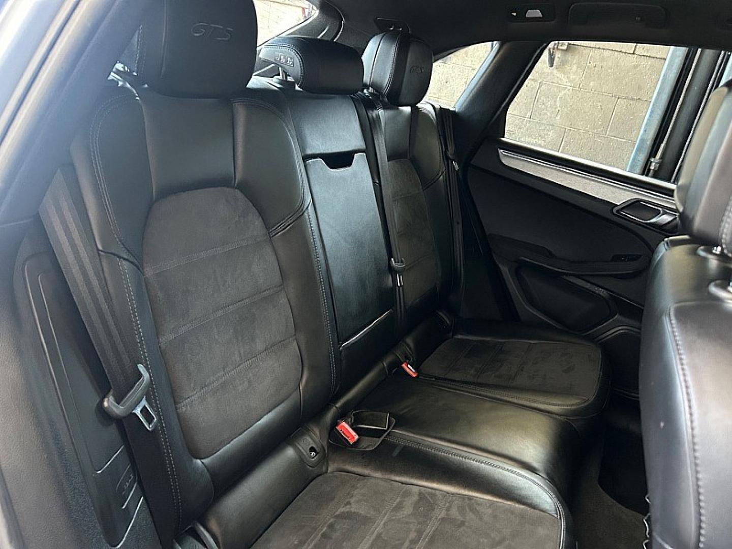 2018 SILVER Porsche Macan (WP1AG2A59JL) with an V6 Twin Turbo 3.0 Liter engine, Auto 7-Spd PDK Dbl-Cltch transmission, located at 412 Auto Vista Drive, Palmdale, 93551, (661) 945-0620, 34.592636, -118.136681- Photo#28