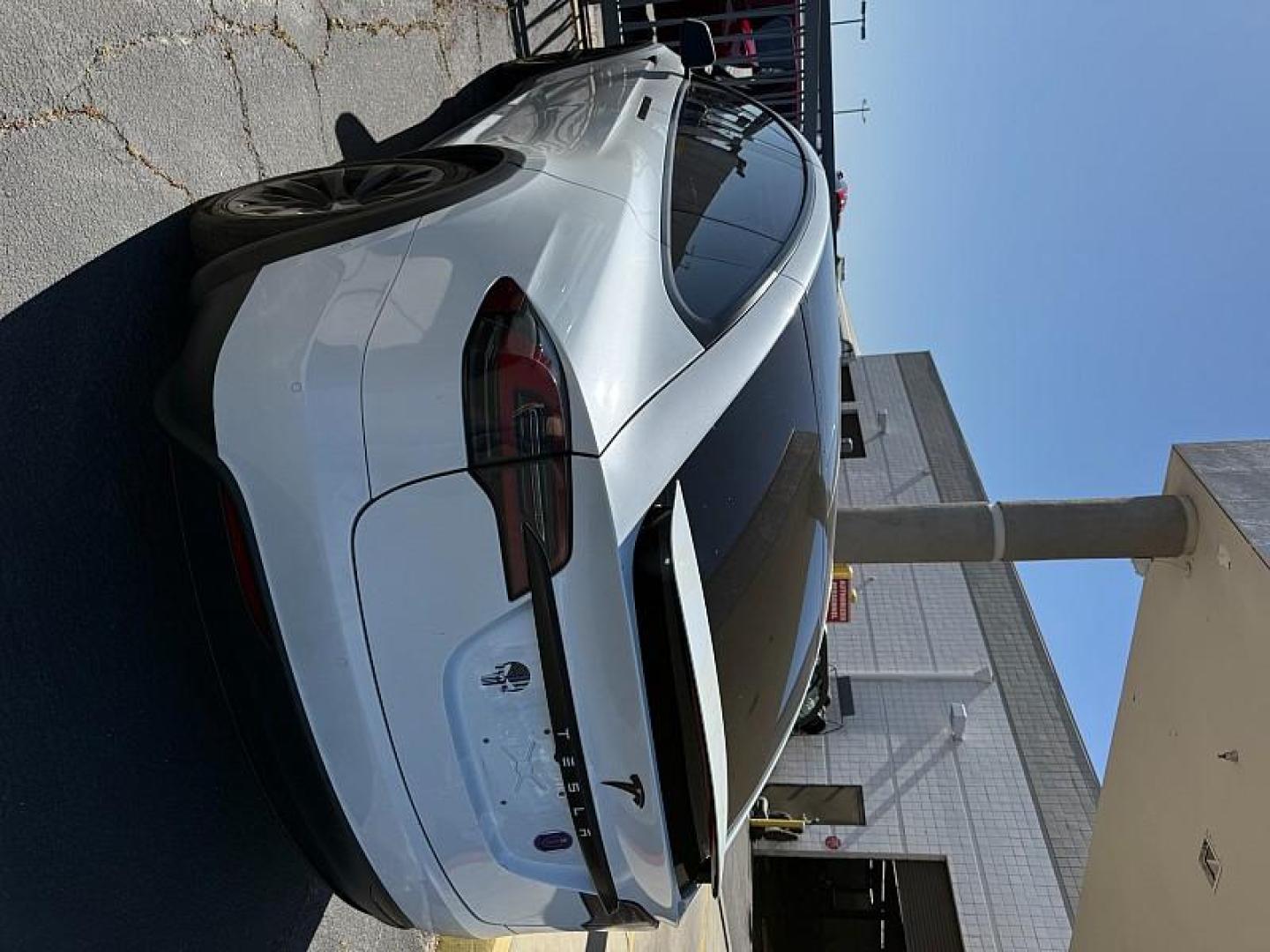 2018 WHITE Tesla Model X (5YJXCDE20JF) with an Dual AC Electric Motors engine, Single-Speed Fixed Gear transmission, located at 412 Auto Vista Drive, Palmdale, 93551, (661) 945-0620, 34.592636, -118.136681 - Photo#2