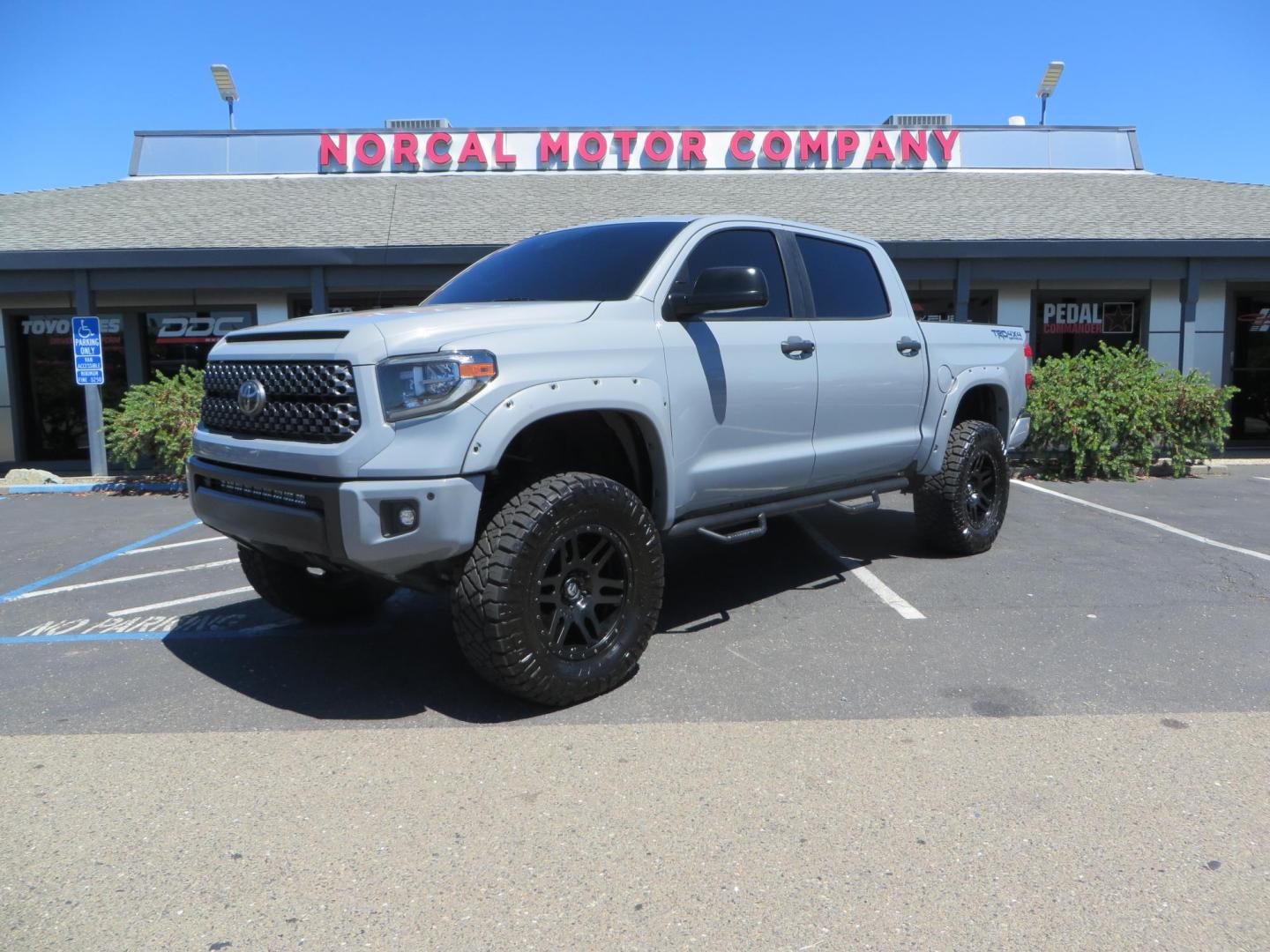 2018 Gray /Black Toyota Tundra SR5 5.7L V8 CrewMax 4WD (5TFDY5F15JX) with an 5.7L V8 DOHC 32V engine, 6A transmission, located at 2630 Grass Valley Highway, Auburn, CA, 95603, (530) 508-5100, 38.937893, -121.095482 - Lifted Tundra sitting on a Pro Comp 6" Lift kit, 37" Nitto Ridge Grappler tires, 20" Fuel Recoil wheels, N-Fab running boards, Grille Mounted Light Bar, Bilstein 5100 rear shocks, TRD dual exhaust, Fender Flares, and window tint. - Photo#0