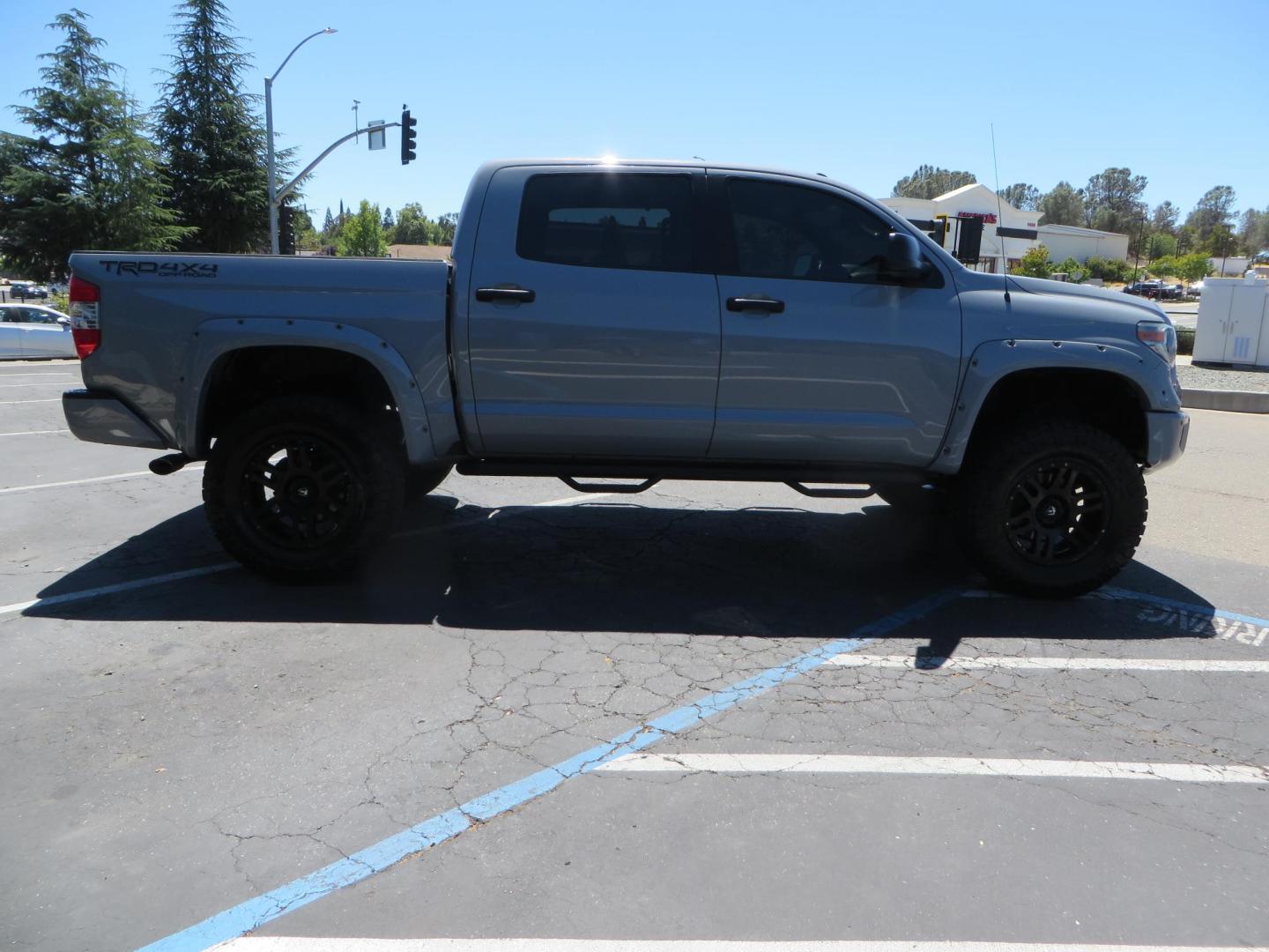 2018 Gray /Black Toyota Tundra SR5 5.7L V8 CrewMax 4WD (5TFDY5F15JX) with an 5.7L V8 DOHC 32V engine, 6A transmission, located at 2630 Grass Valley Highway, Auburn, CA, 95603, (530) 508-5100, 38.937893, -121.095482 - Lifted Tundra sitting on a Pro Comp 6" Lift kit, 37" Nitto Ridge Grappler tires, 20" Fuel Recoil wheels, N-Fab running boards, Grille Mounted Light Bar, Bilstein 5100 rear shocks, TRD dual exhaust, Fender Flares, and window tint. - Photo#5