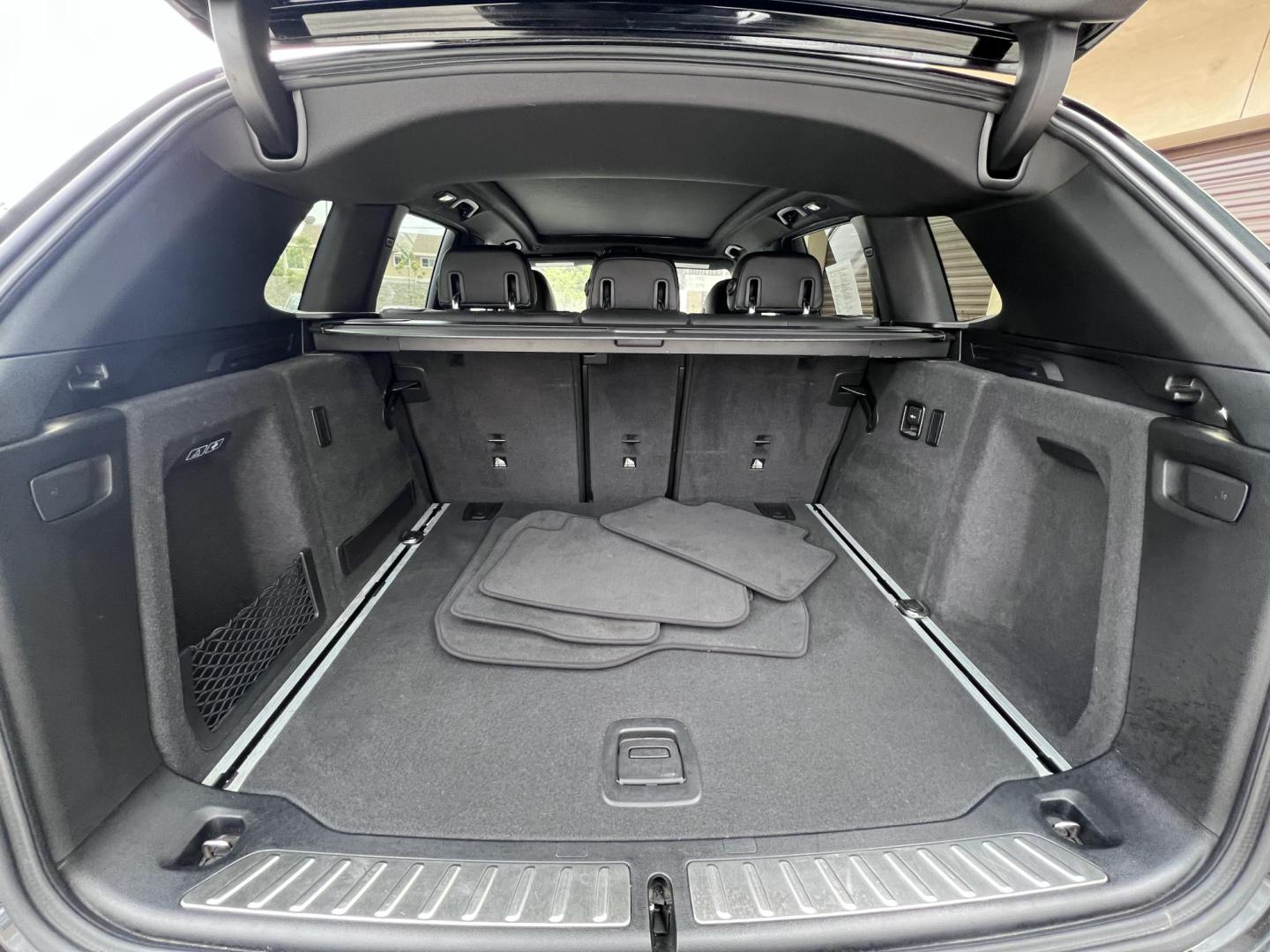 2019 BLACK /black BMW X3 xDrive30i (5UXTR7C55KL) with an 2.0L L4 DOHC 16V engine, 8A transmission, located at 30 S. Berkeley Avenue, Pasadena, CA, 91107, (626) 248-7567, 34.145447, -118.109398 - Photo#15