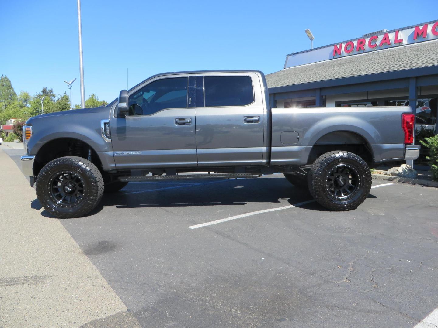 2019 Charcoal /BLACK Ford F250 Super Duty Crew Cab Lariat Crew Cab 4WD (1FT7W2BT0KE) with an V8 Turbo Diesel 6.7 Liter engine, Automatic 6-Spd w/SelectShift and TorqShift-G transmission, located at 2630 Grass Valley Highway, Auburn, CA, 95603, (530) 508-5100, 38.937893, -121.095482 - Features - BDS 4" radius arm suspension system, Fox 2.0 shocks, 37" NItto Ridge Grappler tires, 20" Method NV wheels, and window tint. - Photo#7