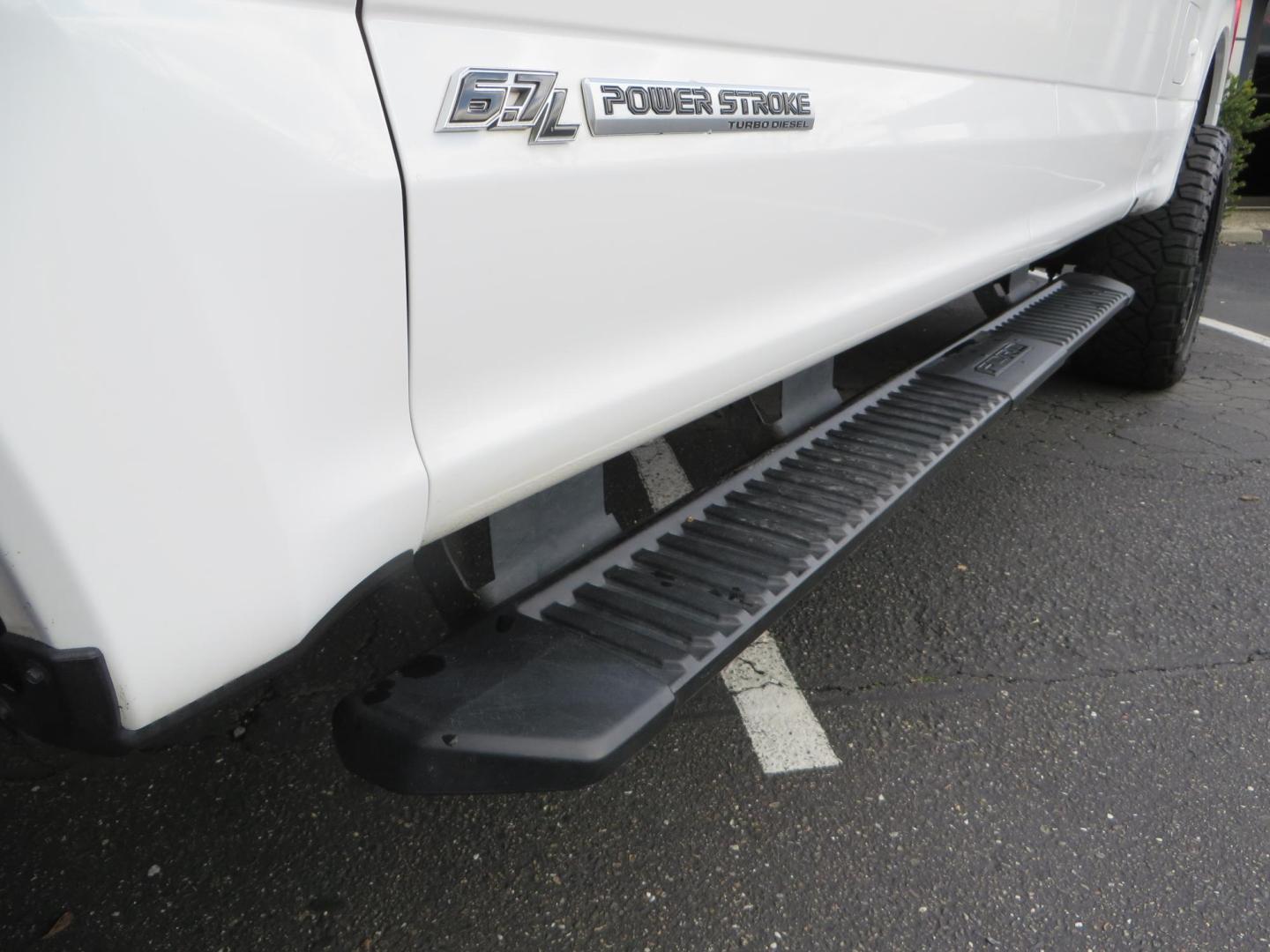 2019 White Ford F-250 SD XLT Crew Cab Short Bed 4WD (1FT7W2BT9KE) with an 6.7L V8 OHV 16V DIESEL engine, 6A transmission, located at 2630 Grass Valley Highway, Auburn, CA, 95603, (530) 508-5100, 38.937893, -121.095482 - Leveled XLT sitting on 22" SOTA Novakane wheels, 325 Nitto Ridge Grappler tires, Fox Shocks and dual steering stabilizers, Firestone Ride Rite air bags, Airlift wireless 1 air compressor, B and W Turnover gooseneck hitch, Weathertech floor liners, Deezee tailgate assist, and window tint. - Photo#12