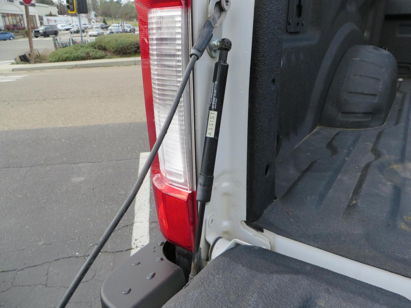 2019 White Ford F-250 SD XLT Crew Cab Short Bed 4WD (1FT7W2BT9KE) with an 6.7L V8 OHV 16V DIESEL engine, 6A transmission, located at 2630 Grass Valley Highway, Auburn, CA, 95603, (530) 508-5100, 38.937893, -121.095482 - Leveled XLT sitting on 22" SOTA Novakane wheels, 325 Nitto Ridge Grappler tires, Fox Shocks and dual steering stabilizers, Firestone Ride Rite air bags, Airlift wireless 1 air compressor, B and W Turnover gooseneck hitch, Weathertech floor liners, Deezee tailgate assist, and window tint. - Photo#17