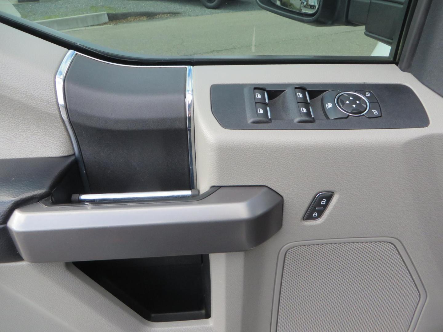 2019 White Ford F-250 SD XLT Crew Cab Short Bed 4WD (1FT7W2BT9KE) with an 6.7L V8 OHV 16V DIESEL engine, 6A transmission, located at 2630 Grass Valley Highway, Auburn, CA, 95603, (530) 508-5100, 38.937893, -121.095482 - Leveled XLT sitting on 22" SOTA Novakane wheels, 325 Nitto Ridge Grappler tires, Fox Shocks and dual steering stabilizers, Firestone Ride Rite air bags, Airlift wireless 1 air compressor, B and W Turnover gooseneck hitch, Weathertech floor liners, Deezee tailgate assist, and window tint. - Photo#21