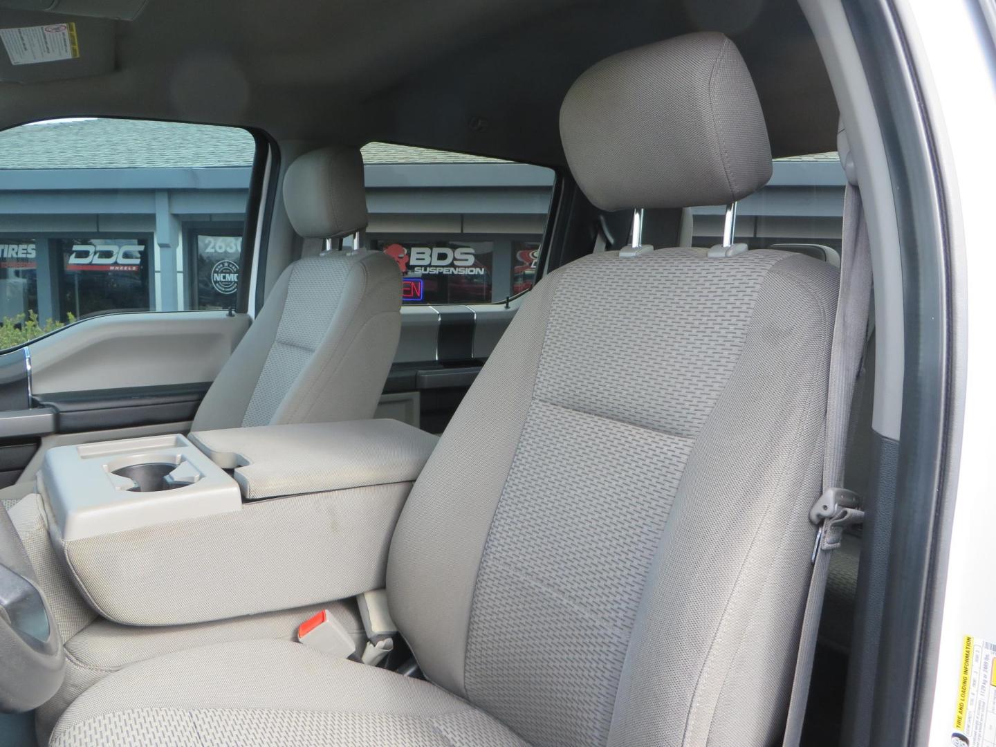 2019 White Ford F-250 SD XLT Crew Cab Short Bed 4WD (1FT7W2BT9KE) with an 6.7L V8 OHV 16V DIESEL engine, 6A transmission, located at 2630 Grass Valley Highway, Auburn, CA, 95603, (530) 508-5100, 38.937893, -121.095482 - Leveled XLT sitting on 22" SOTA Novakane wheels, 325 Nitto Ridge Grappler tires, Fox Shocks and dual steering stabilizers, Firestone Ride Rite air bags, Airlift wireless 1 air compressor, B and W Turnover gooseneck hitch, Weathertech floor liners, Deezee tailgate assist, and window tint. - Photo#23