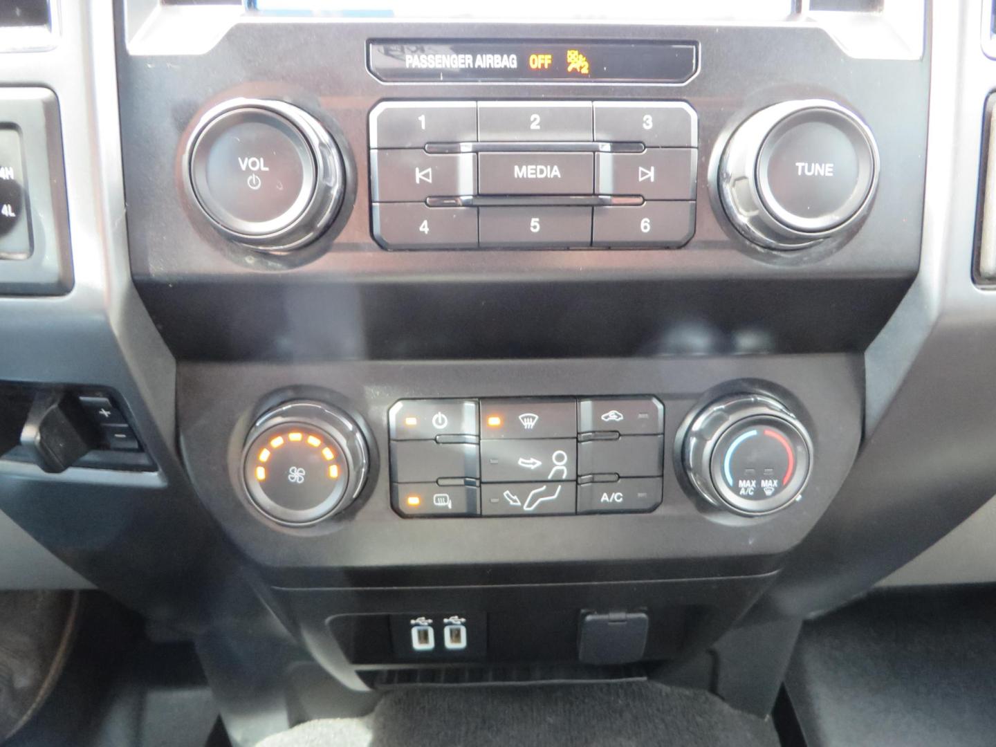 2019 White Ford F-250 SD XLT Crew Cab Short Bed 4WD (1FT7W2BT9KE) with an 6.7L V8 OHV 16V DIESEL engine, 6A transmission, located at 2630 Grass Valley Highway, Auburn, CA, 95603, (530) 508-5100, 38.937893, -121.095482 - Leveled XLT sitting on 22" SOTA Novakane wheels, 325 Nitto Ridge Grappler tires, Fox Shocks and dual steering stabilizers, Firestone Ride Rite air bags, Airlift wireless 1 air compressor, B and W Turnover gooseneck hitch, Weathertech floor liners, Deezee tailgate assist, and window tint. - Photo#32