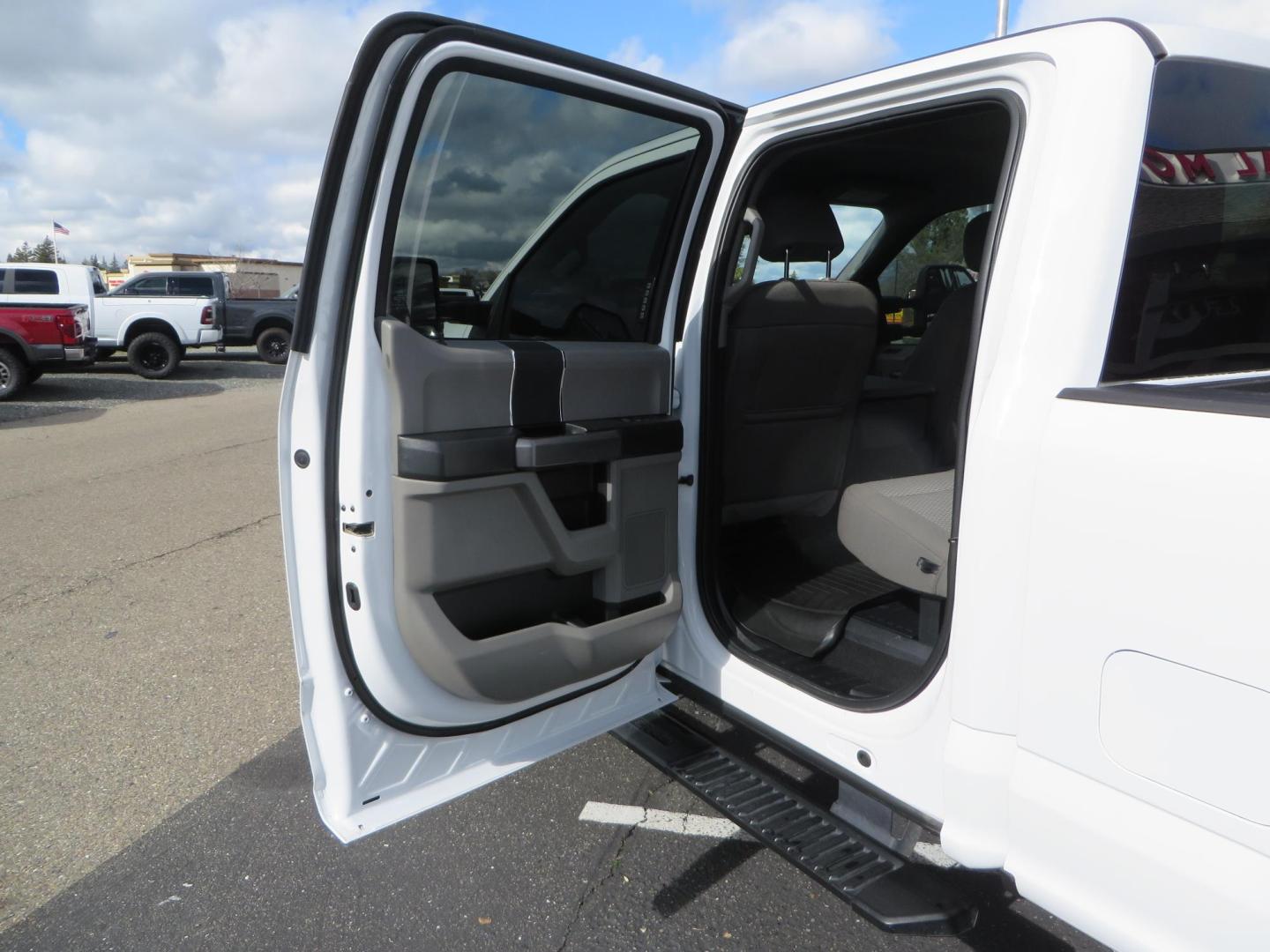 2019 White Ford F-250 SD XLT Crew Cab Short Bed 4WD (1FT7W2BT9KE) with an 6.7L V8 OHV 16V DIESEL engine, 6A transmission, located at 2630 Grass Valley Highway, Auburn, CA, 95603, (530) 508-5100, 38.937893, -121.095482 - Leveled XLT sitting on 22" SOTA Novakane wheels, 325 Nitto Ridge Grappler tires, Fox Shocks and dual steering stabilizers, Firestone Ride Rite air bags, Airlift wireless 1 air compressor, B and W Turnover gooseneck hitch, Weathertech floor liners, Deezee tailgate assist, and window tint. - Photo#41