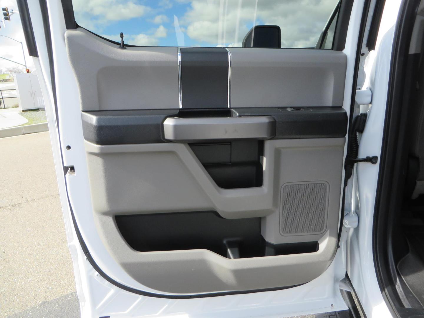 2019 White Ford F-250 SD XLT Crew Cab Short Bed 4WD (1FT7W2BT9KE) with an 6.7L V8 OHV 16V DIESEL engine, 6A transmission, located at 2630 Grass Valley Highway, Auburn, CA, 95603, (530) 508-5100, 38.937893, -121.095482 - Leveled XLT sitting on 22" SOTA Novakane wheels, 325 Nitto Ridge Grappler tires, Fox Shocks and dual steering stabilizers, Firestone Ride Rite air bags, Airlift wireless 1 air compressor, B and W Turnover gooseneck hitch, Weathertech floor liners, Deezee tailgate assist, and window tint. - Photo#42