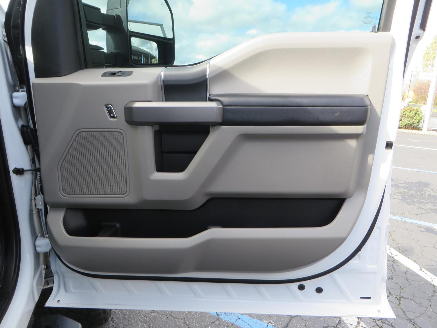 2019 White Ford F-250 SD XLT Crew Cab Short Bed 4WD (1FT7W2BT9KE) with an 6.7L V8 OHV 16V DIESEL engine, 6A transmission, located at 2630 Grass Valley Highway, Auburn, CA, 95603, (530) 508-5100, 38.937893, -121.095482 - Leveled XLT sitting on 22" SOTA Novakane wheels, 325 Nitto Ridge Grappler tires, Fox Shocks and dual steering stabilizers, Firestone Ride Rite air bags, Airlift wireless 1 air compressor, B and W Turnover gooseneck hitch, Weathertech floor liners, Deezee tailgate assist, and window tint. - Photo#49