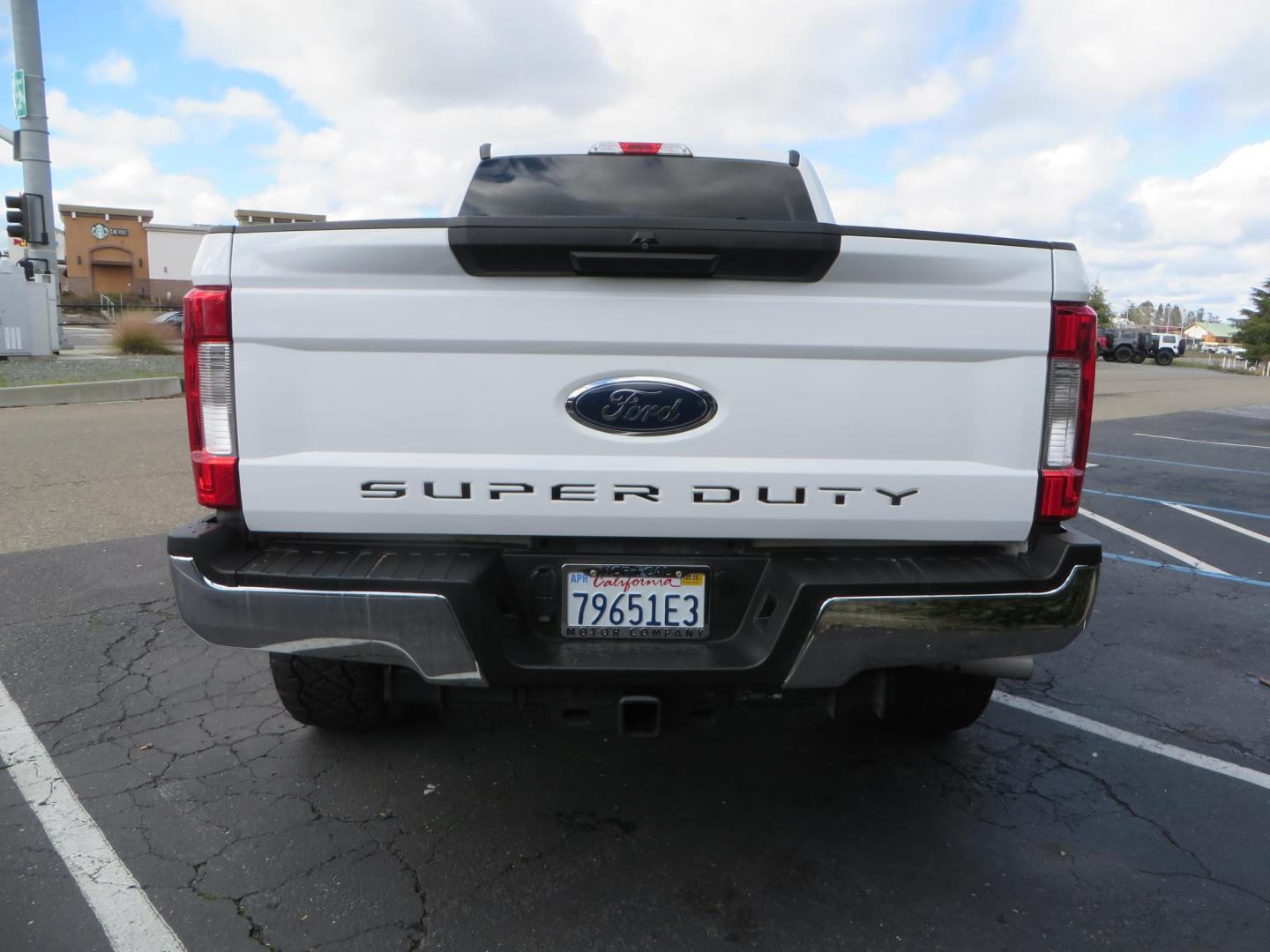2019 White Ford F-250 SD XLT Crew Cab Short Bed 4WD (1FT7W2BT9KE) with an 6.7L V8 OHV 16V DIESEL engine, 6A transmission, located at 2630 Grass Valley Highway, Auburn, CA, 95603, (530) 508-5100, 38.937893, -121.095482 - Leveled XLT sitting on 22" SOTA Novakane wheels, 325 Nitto Ridge Grappler tires, Fox Shocks and dual steering stabilizers, Firestone Ride Rite air bags, Airlift wireless 1 air compressor, B and W Turnover gooseneck hitch, Weathertech floor liners, Deezee tailgate assist, and window tint. - Photo#5