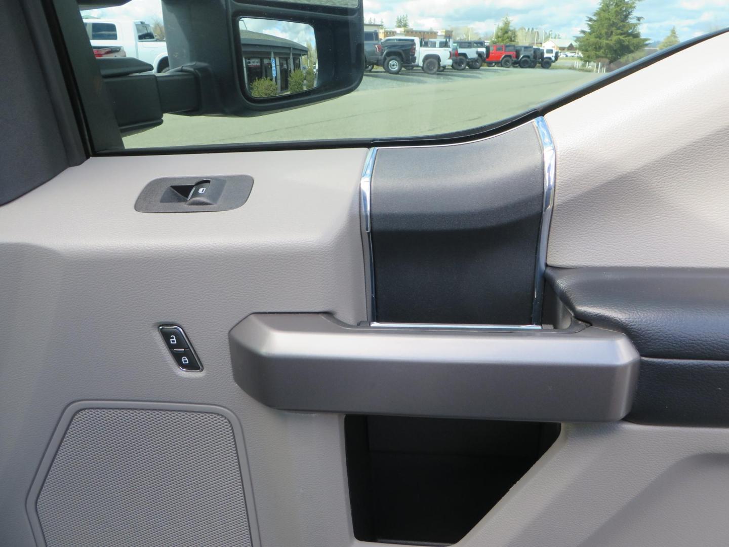 2019 White Ford F-250 SD XLT Crew Cab Short Bed 4WD (1FT7W2BT9KE) with an 6.7L V8 OHV 16V DIESEL engine, 6A transmission, located at 2630 Grass Valley Highway, Auburn, CA, 95603, (530) 508-5100, 38.937893, -121.095482 - Leveled XLT sitting on 22" SOTA Novakane wheels, 325 Nitto Ridge Grappler tires, Fox Shocks and dual steering stabilizers, Firestone Ride Rite air bags, Airlift wireless 1 air compressor, B and W Turnover gooseneck hitch, Weathertech floor liners, Deezee tailgate assist, and window tint. - Photo#51