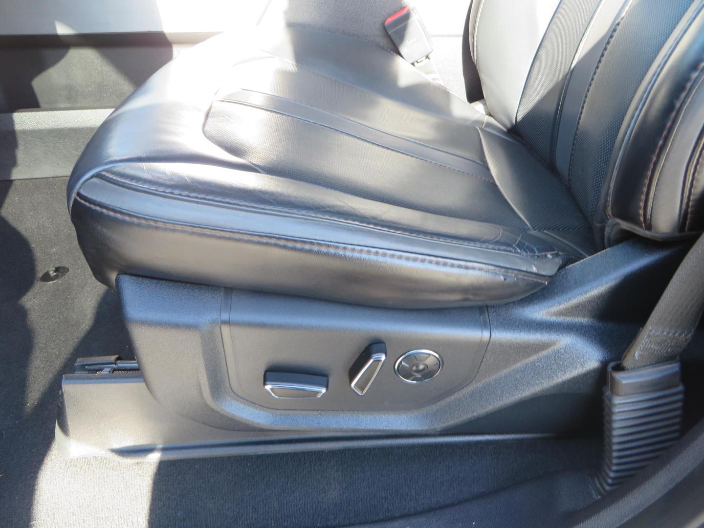 2019 SILVER /black Ford F-350 SD Platinum Crew Cab 4WD Long Bed (1FT8W3BT7KE) with an 6.7L V8 OHV 16V DIESEL engine, 6A transmission, located at 2630 Grass Valley Highway, Auburn, CA, 95603, (530) 508-5100, 38.937893, -121.095482 - Lond Bed Superduty with factory 5th wheel prep ready to tow with Rigid industries back up lights. - Photo#24