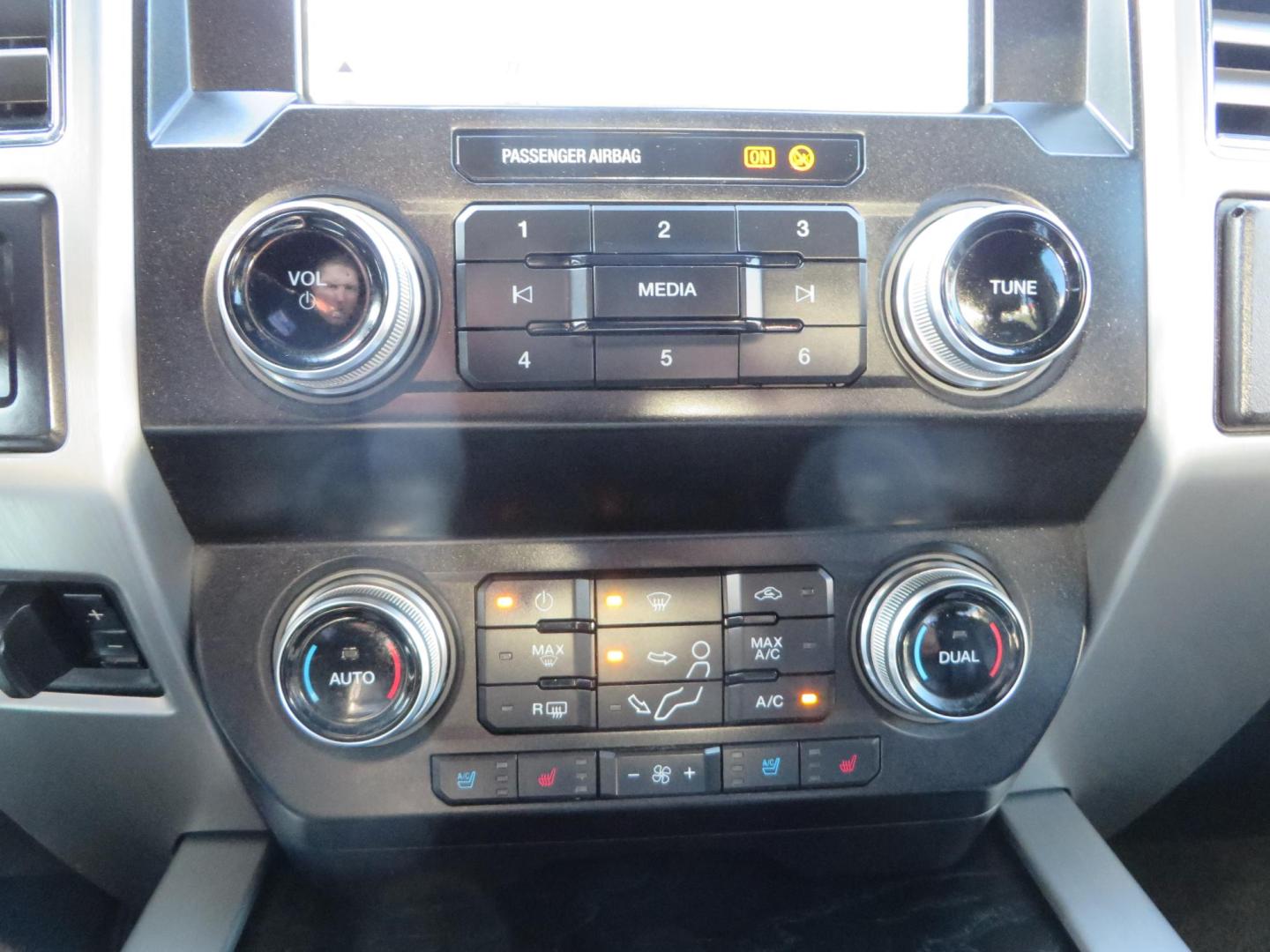 2019 SILVER /black Ford F-350 SD Platinum Crew Cab 4WD Long Bed (1FT8W3BT7KE) with an 6.7L V8 OHV 16V DIESEL engine, 6A transmission, located at 2630 Grass Valley Highway, Auburn, CA, 95603, (530) 508-5100, 38.937893, -121.095482 - Lond Bed Superduty with factory 5th wheel prep ready to tow with Rigid industries back up lights. - Photo#36